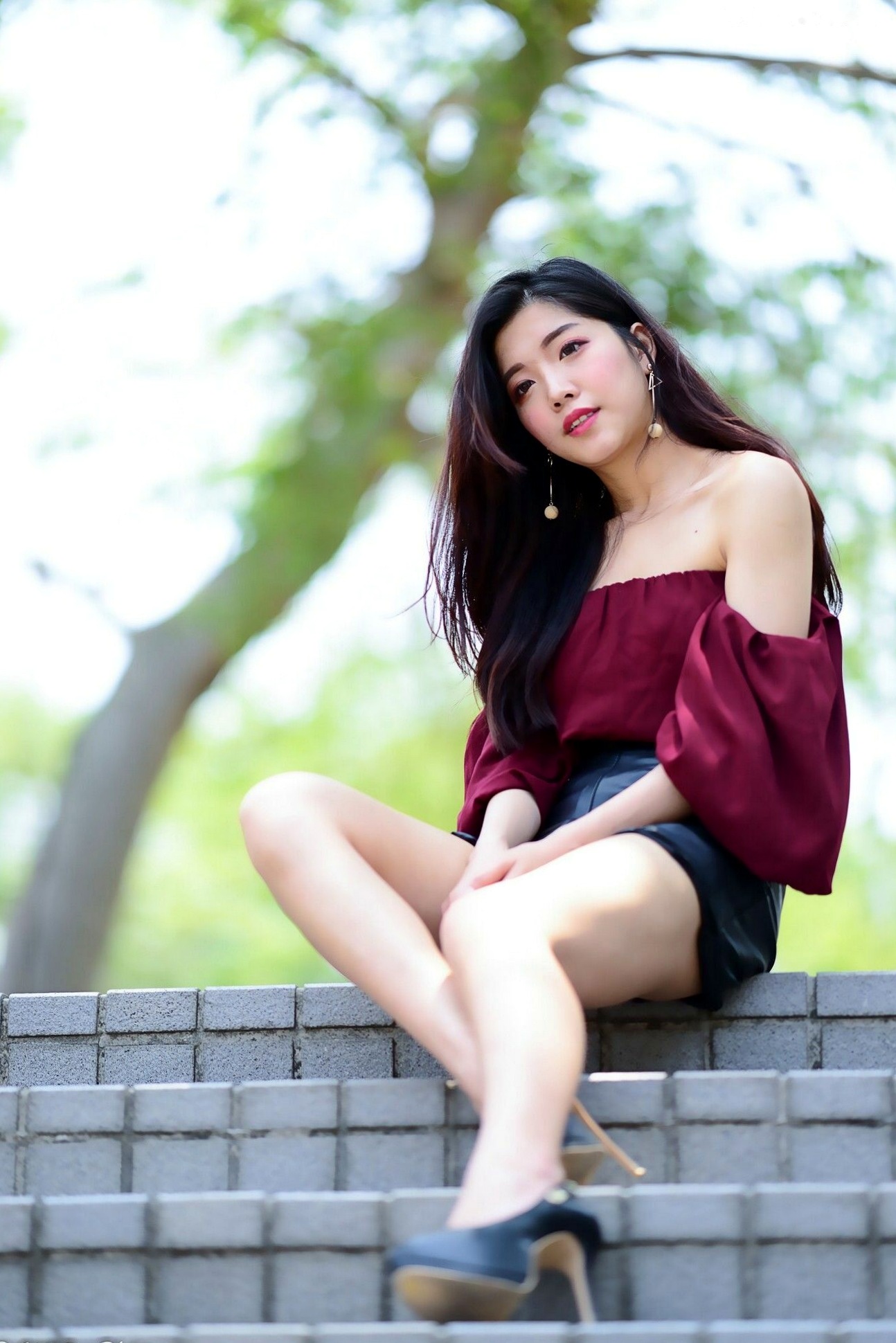 Gallery - 台湾正妹孙莎莎高美馆户外性感写真，优雅露肩装展现清新气质与迷人曲线台湾户外气质清纯性感 孙瑜莎莎女神私房照_秀色女神 - image 28