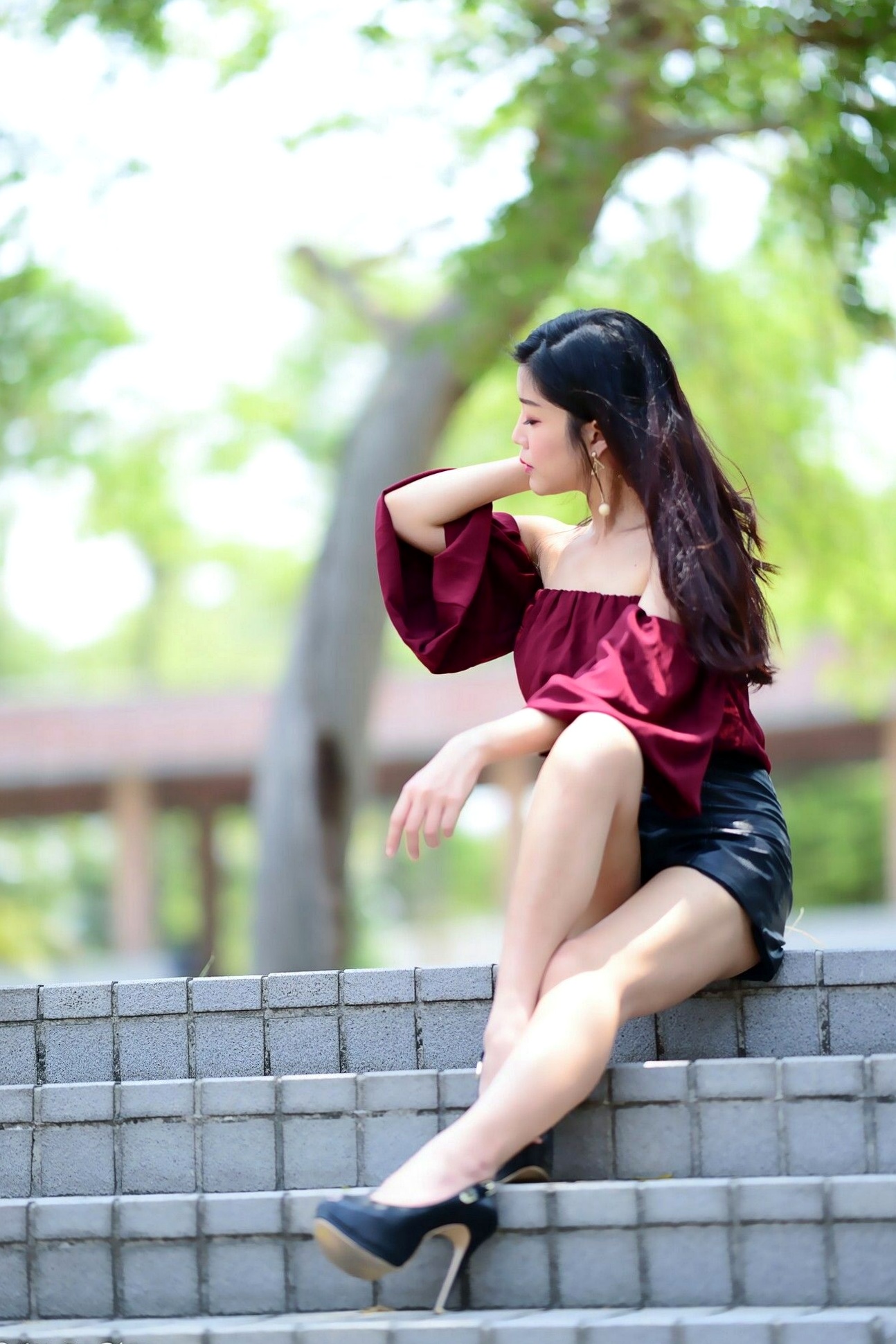 Gallery - 台湾正妹孙莎莎高美馆户外性感写真，优雅露肩装展现清新气质与迷人曲线台湾户外气质清纯性感 孙瑜莎莎女神私房照_秀色女神 - image 31
