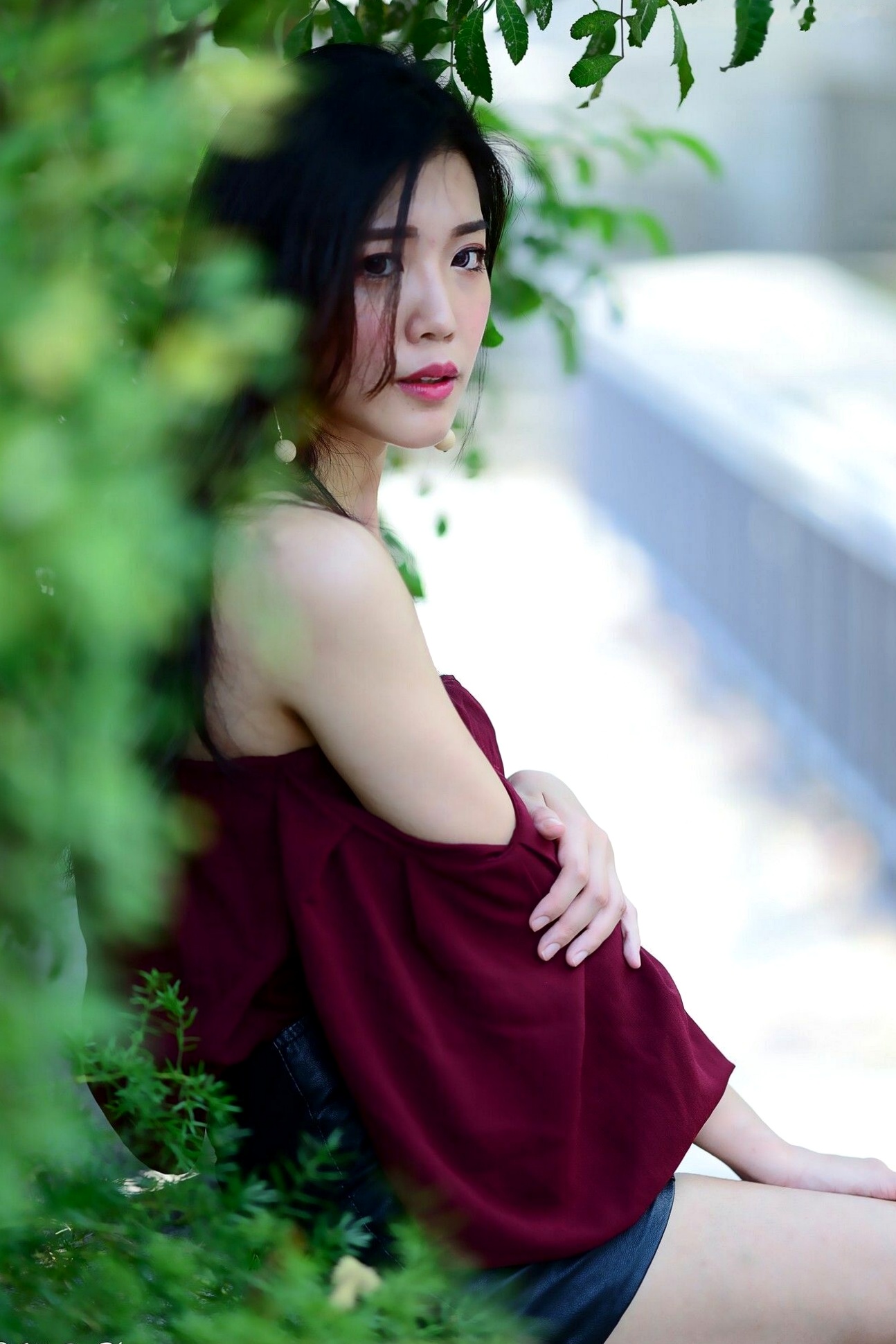 Gallery - 台湾正妹孙莎莎高美馆户外性感写真，优雅露肩装展现清新气质与迷人曲线台湾户外气质清纯性感 孙瑜莎莎女神私房照_秀色女神 - image 45