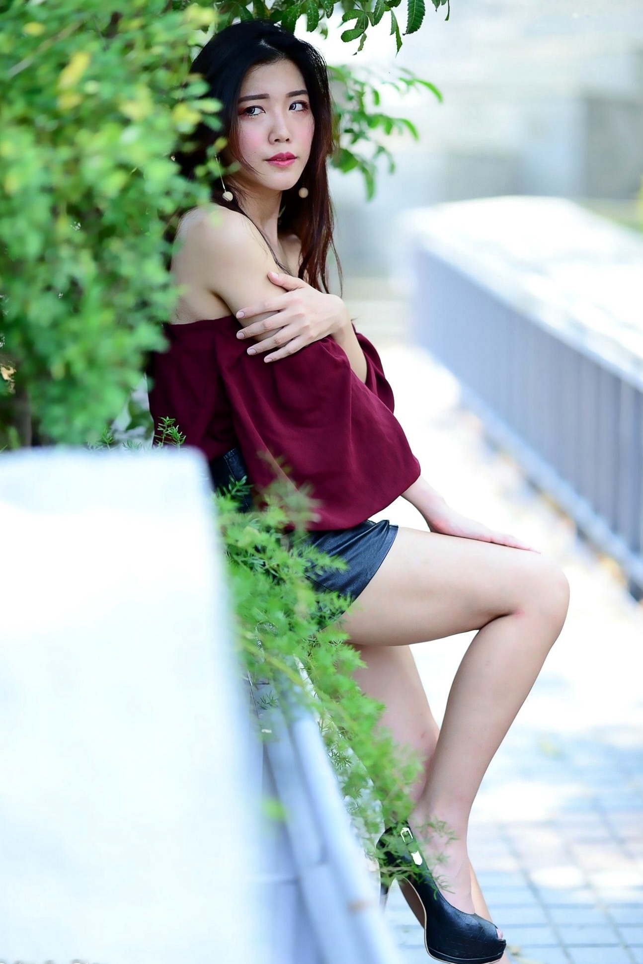Gallery - 台湾正妹孙莎莎高美馆户外性感写真，优雅露肩装展现清新气质与迷人曲线台湾户外气质清纯性感 孙瑜莎莎女神私房照_秀色女神 - image 48