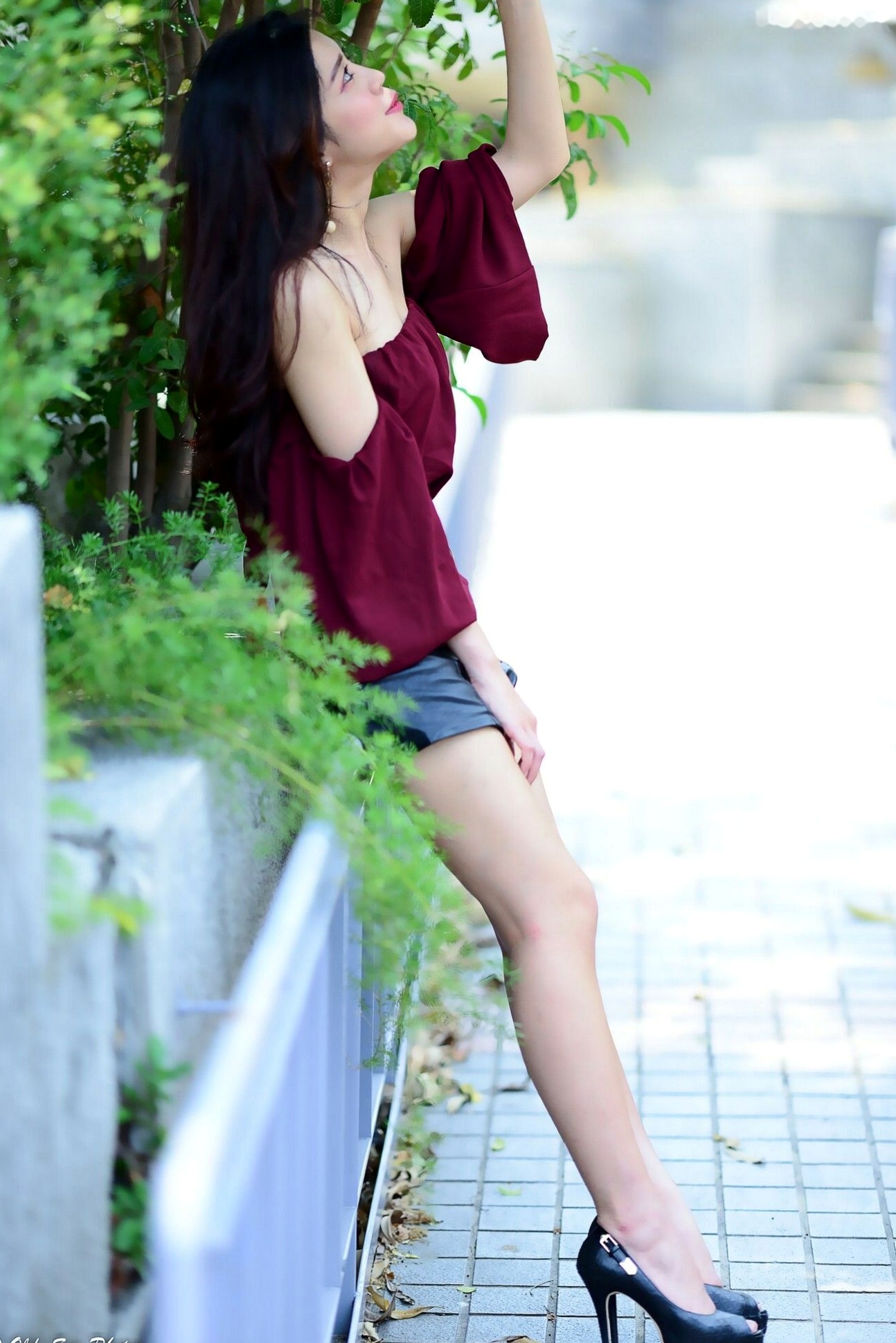 Gallery - 台湾正妹孙莎莎高美馆户外性感写真，优雅露肩装展现清新气质与迷人曲线台湾户外气质清纯性感 孙瑜莎莎女神私房照_秀色女神 - image 51