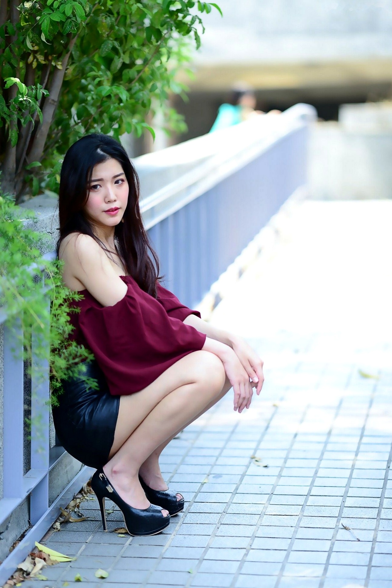 Gallery - 台湾正妹孙莎莎高美馆户外性感写真，优雅露肩装展现清新气质与迷人曲线台湾户外气质清纯性感 孙瑜莎莎女神私房照_秀色女神 - image 53
