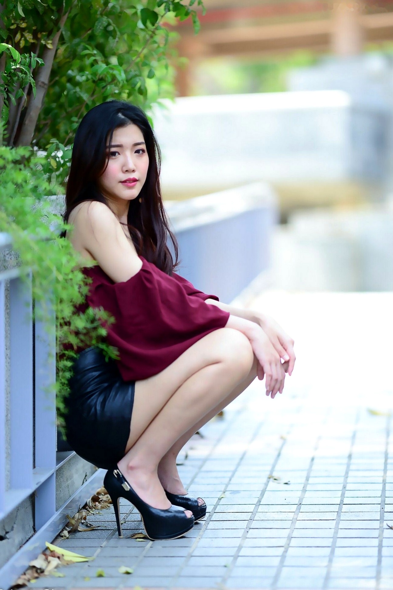Gallery - 台湾正妹孙莎莎高美馆户外性感写真，优雅露肩装展现清新气质与迷人曲线台湾户外气质清纯性感 孙瑜莎莎女神私房照_秀色女神 - image 55