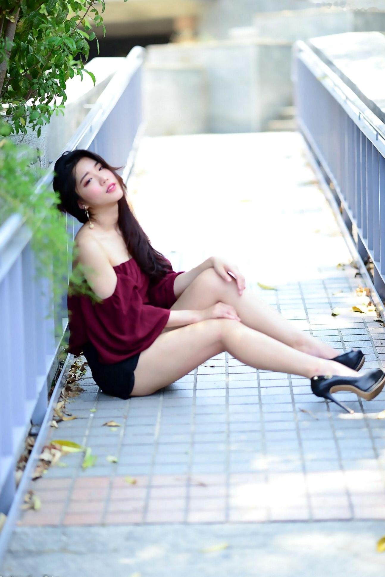 Gallery - 台湾正妹孙莎莎高美馆户外性感写真，优雅露肩装展现清新气质与迷人曲线台湾户外气质清纯性感 孙瑜莎莎女神私房照_秀色女神 - image 70