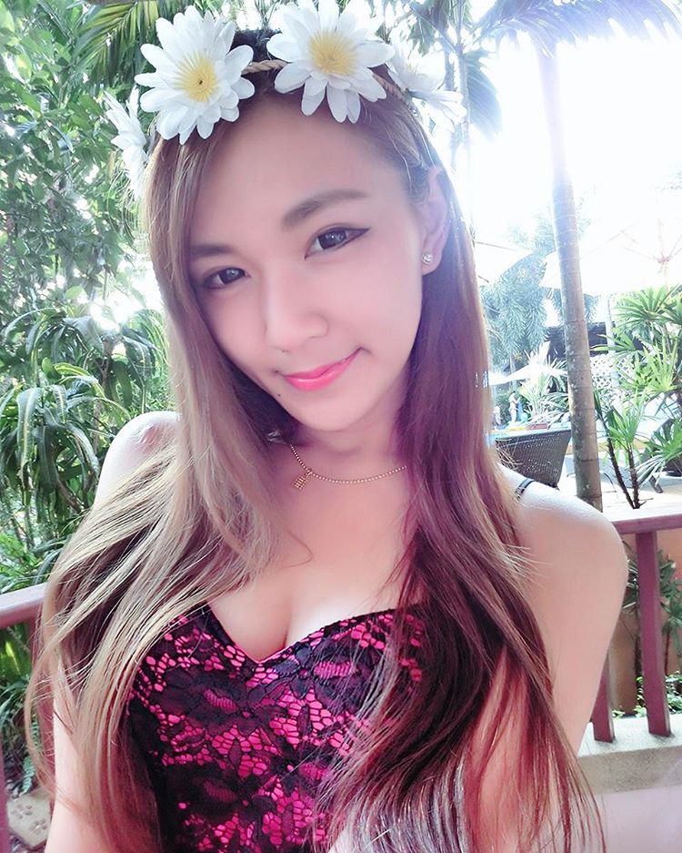 贝贝儿- 大马正妹试衣间秀出肉感身材