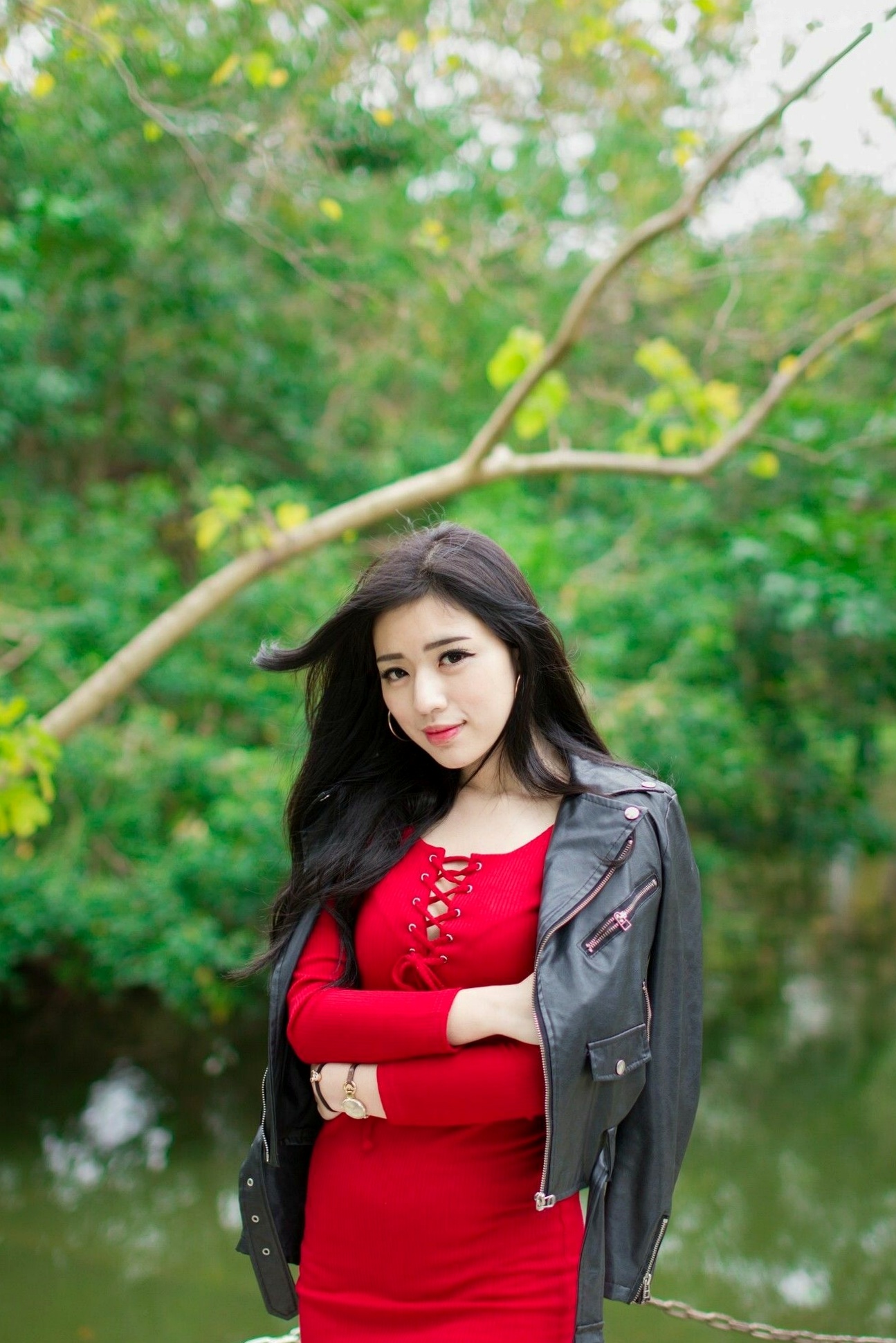 Gallery - 台湾正妹谢立琪大安森林公园私房街拍，修身蓝裙勾勒曼妙曲线，红裙彰显酷飒魅力，气质冷艳女神写真摄影集台湾街拍女神清纯性感 谢立琪女神私房照_秀色女神 - image 5