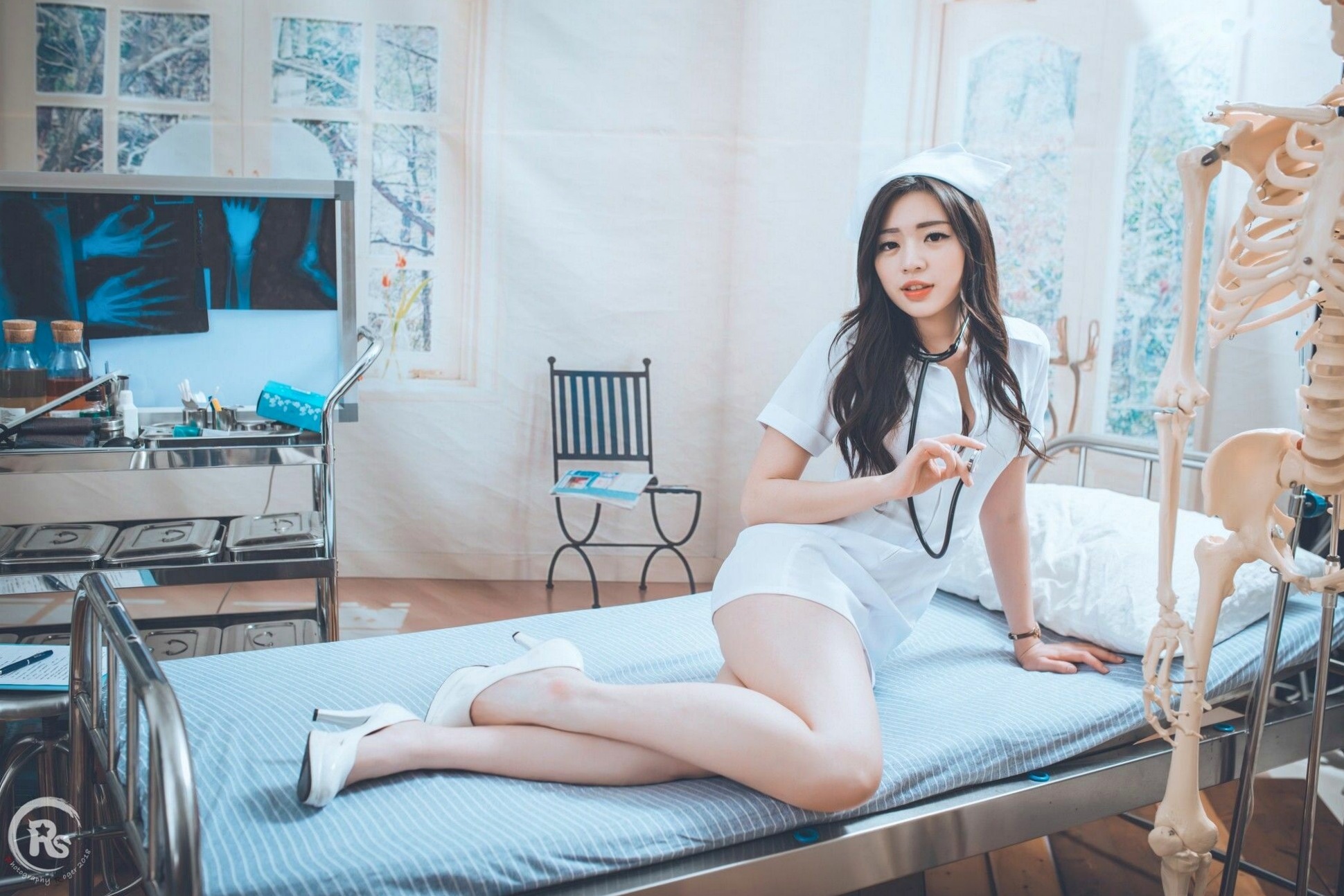 Gallery - 台湾正妹谢立琪《谢雨琪の护士》私房写真：制服诊室诱惑与浴室湿身撩人魅力，演绎极品护士风情台湾制服护士浴室诱惑 谢立琪女神私房照_秀色女神 - image 1