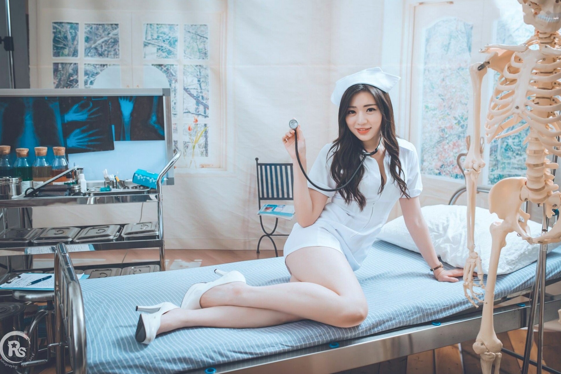 Gallery - 台湾正妹谢立琪《谢雨琪の护士》私房写真：制服诊室诱惑与浴室湿身撩人魅力，演绎极品护士风情台湾制服护士浴室诱惑 谢立琪女神私房照_秀色女神 - image 2