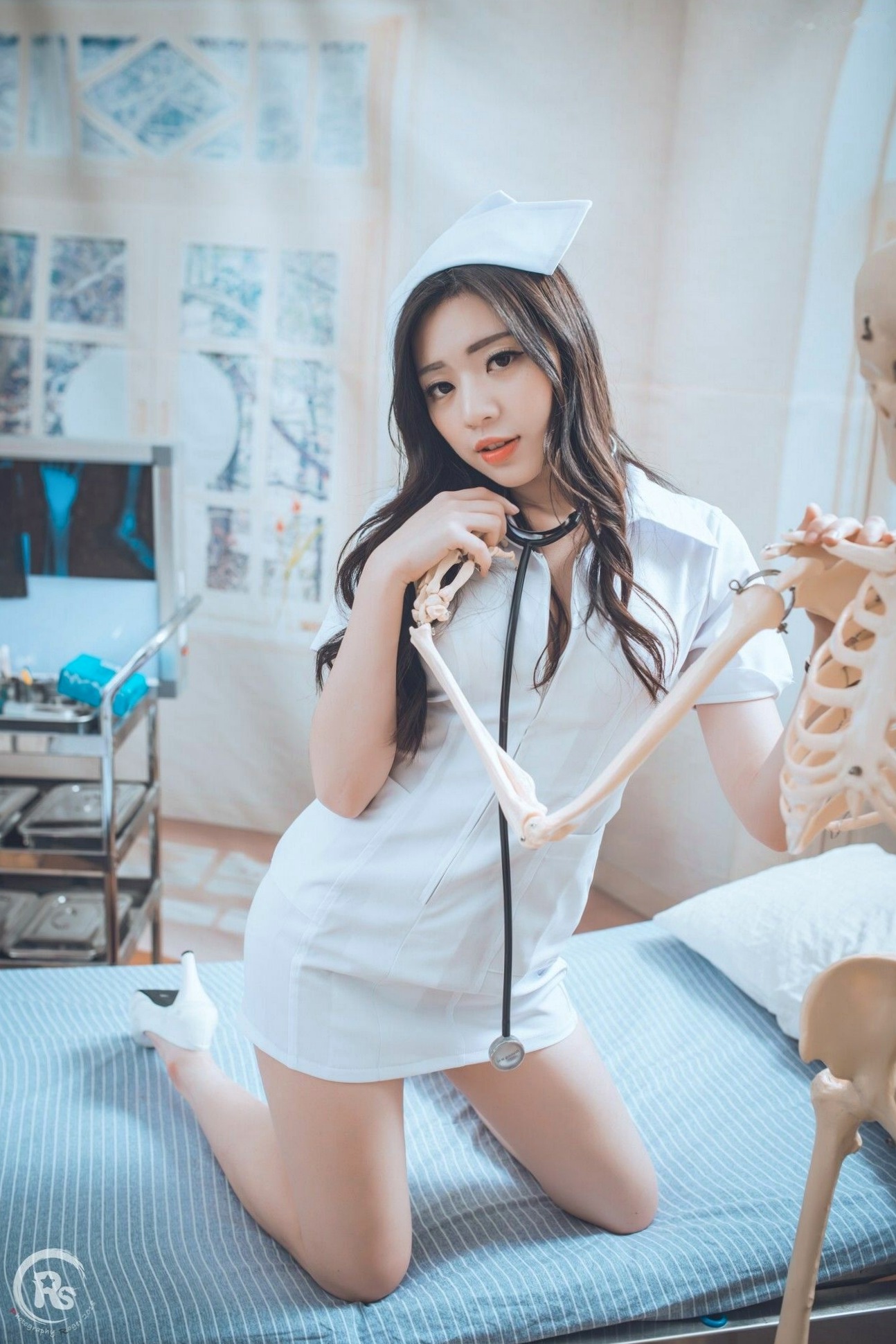 Gallery - 台湾正妹谢立琪《谢雨琪の护士》私房写真：制服诊室诱惑与浴室湿身撩人魅力，演绎极品护士风情台湾制服护士浴室诱惑 谢立琪女神私房照_秀色女神 - image 6