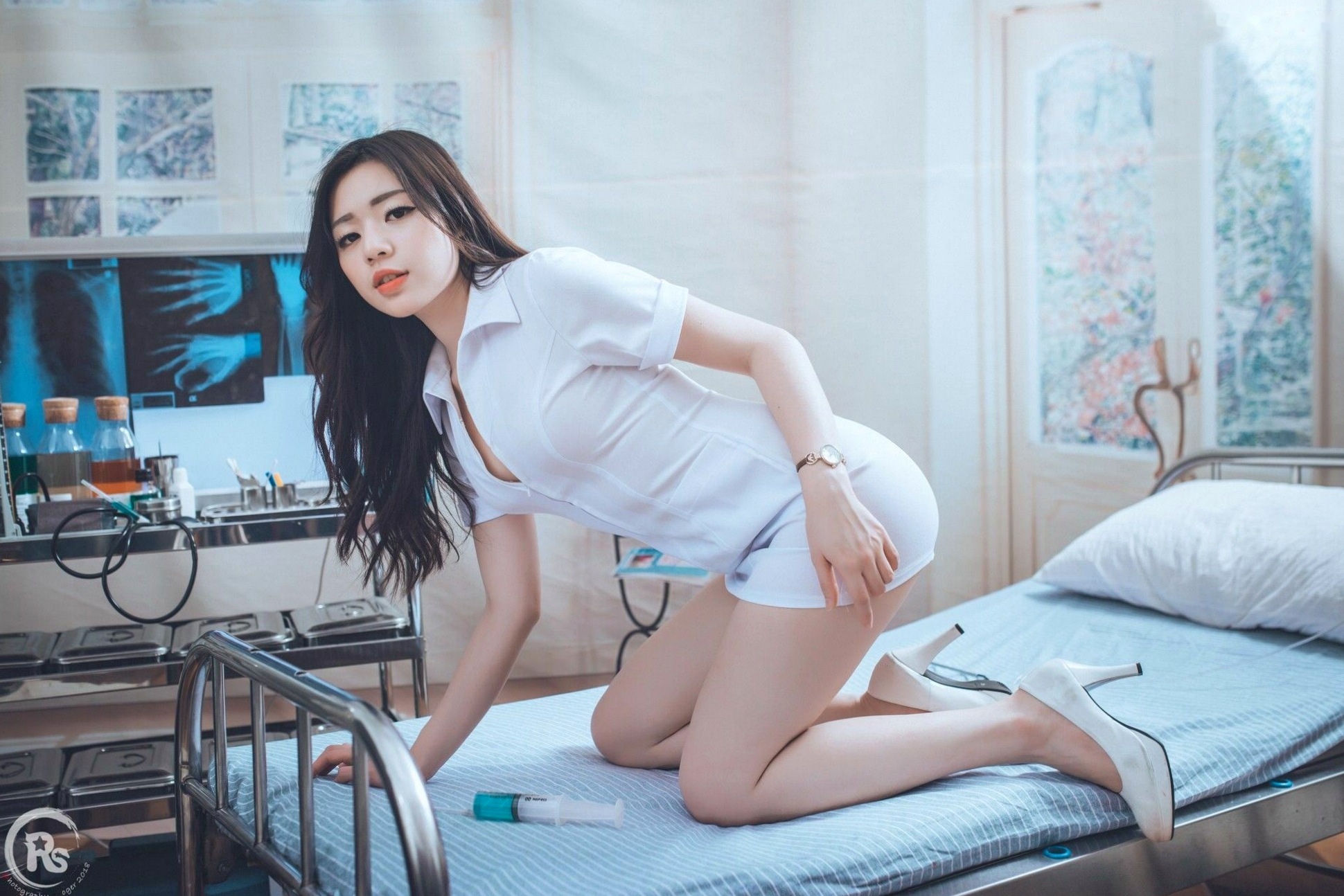 Gallery - 台湾正妹谢立琪《谢雨琪の护士》私房写真：制服诊室诱惑与浴室湿身撩人魅力，演绎极品护士风情台湾制服护士浴室诱惑 谢立琪女神私房照_秀色女神 - image 16