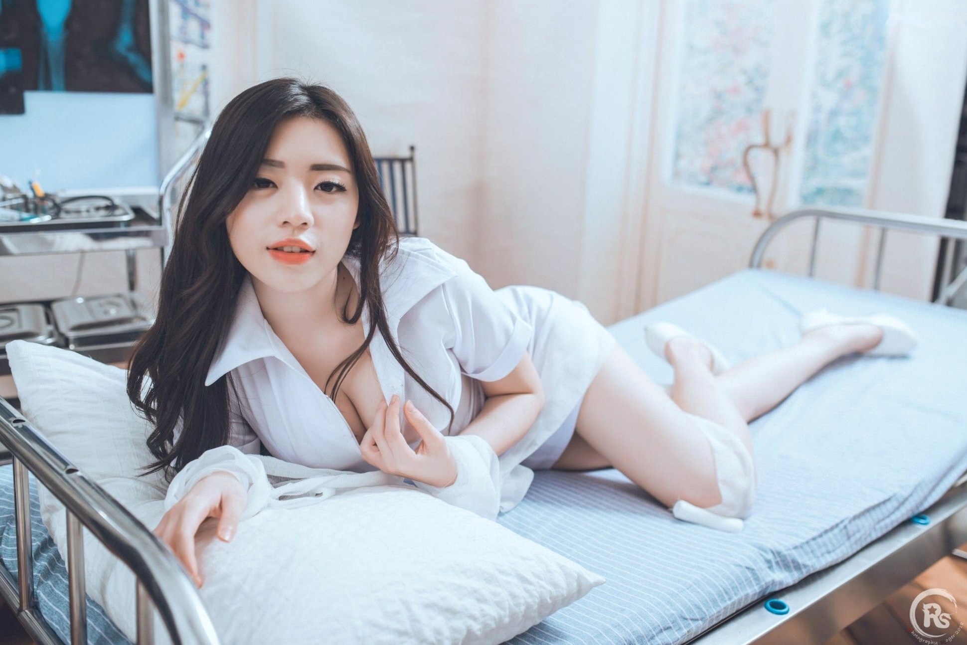Gallery - 台湾正妹谢立琪《谢雨琪の护士》私房写真：制服诊室诱惑与浴室湿身撩人魅力，演绎极品护士风情台湾制服护士浴室诱惑 谢立琪女神私房照_秀色女神 - image 19