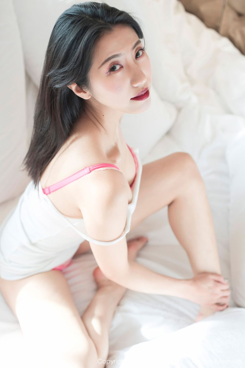 黑丝长腿美女大熙 警服人妻私房诱惑