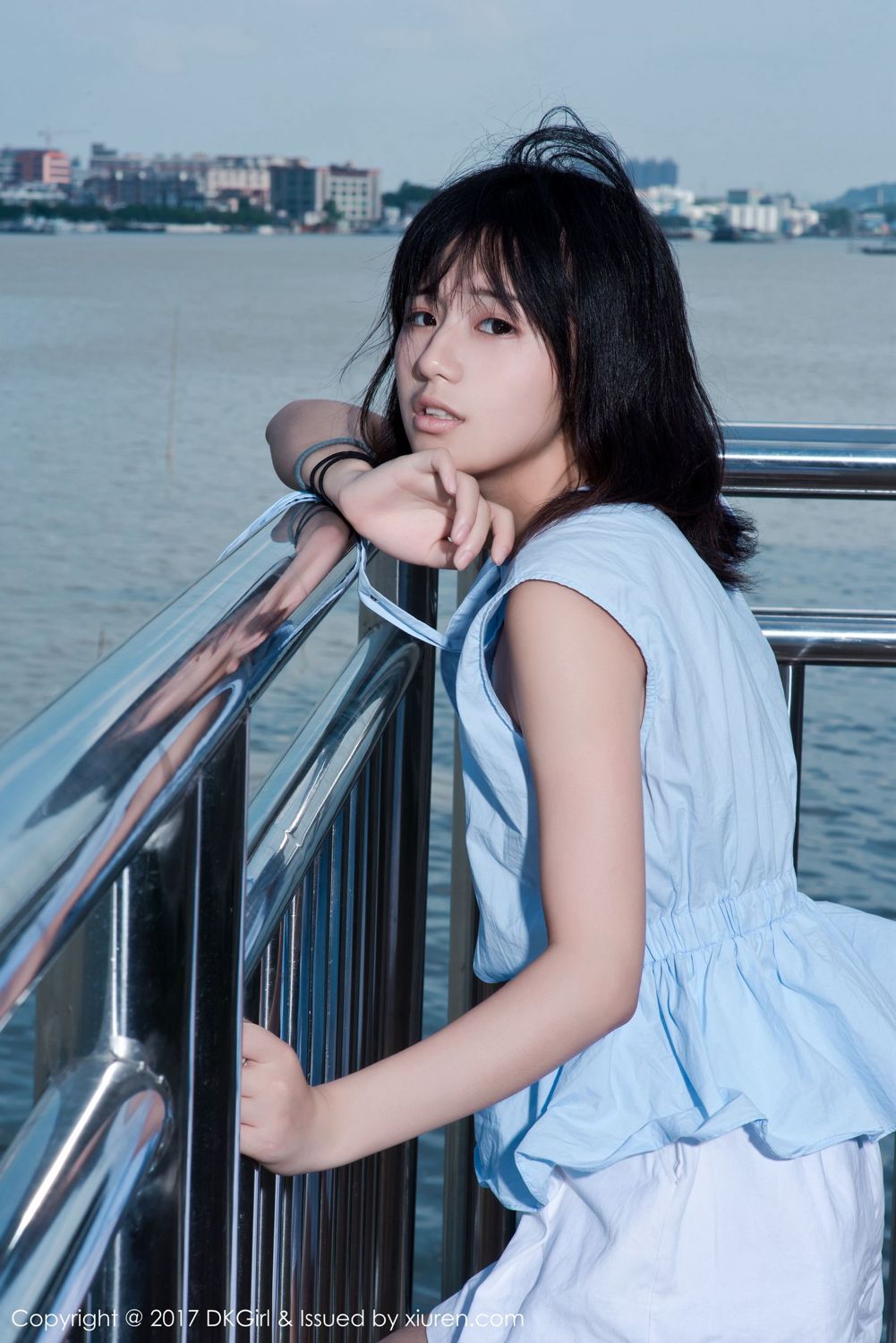 童颜美女仓井优香 户外露出江边场景