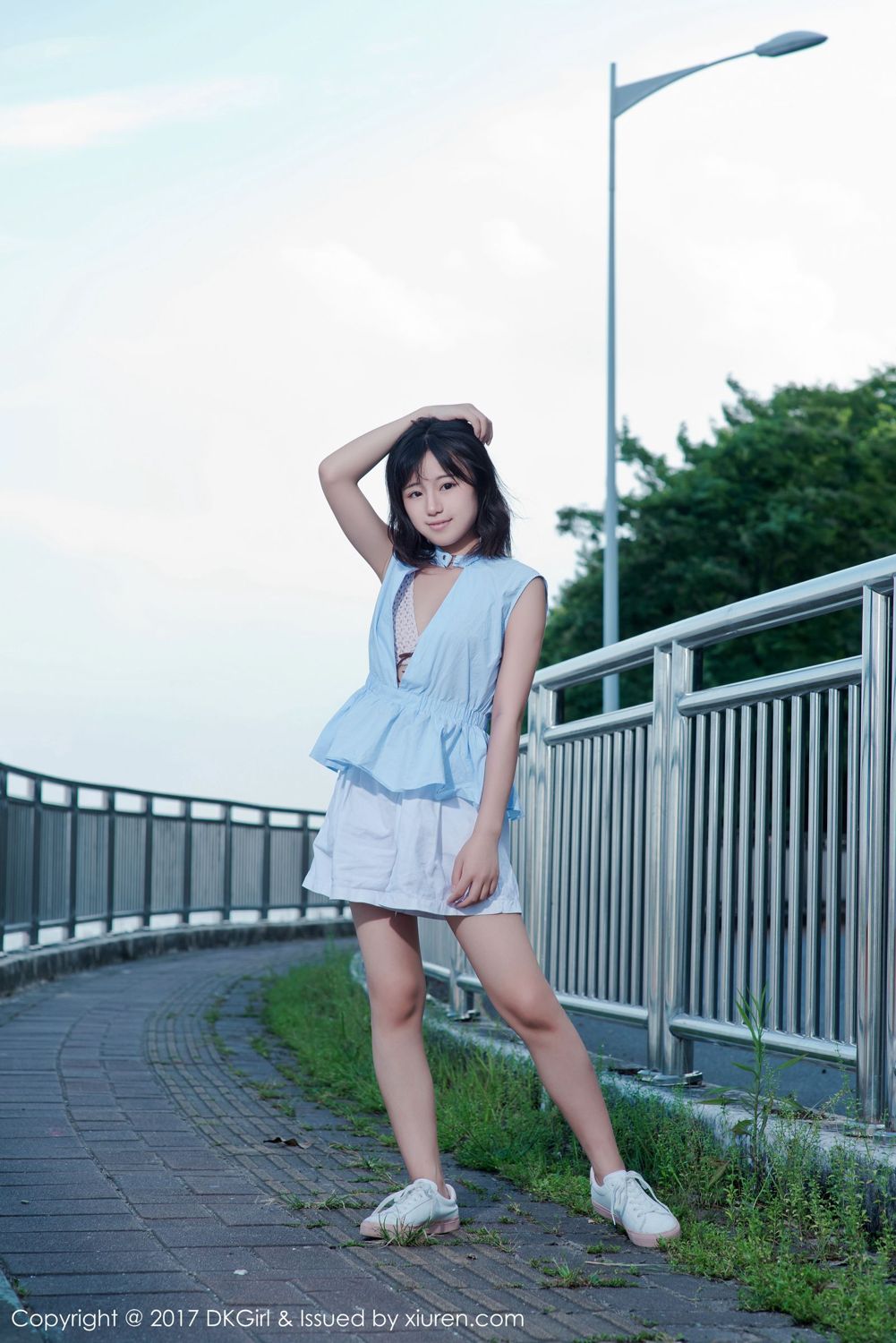 童颜美女仓井优香 户外露出江边场景