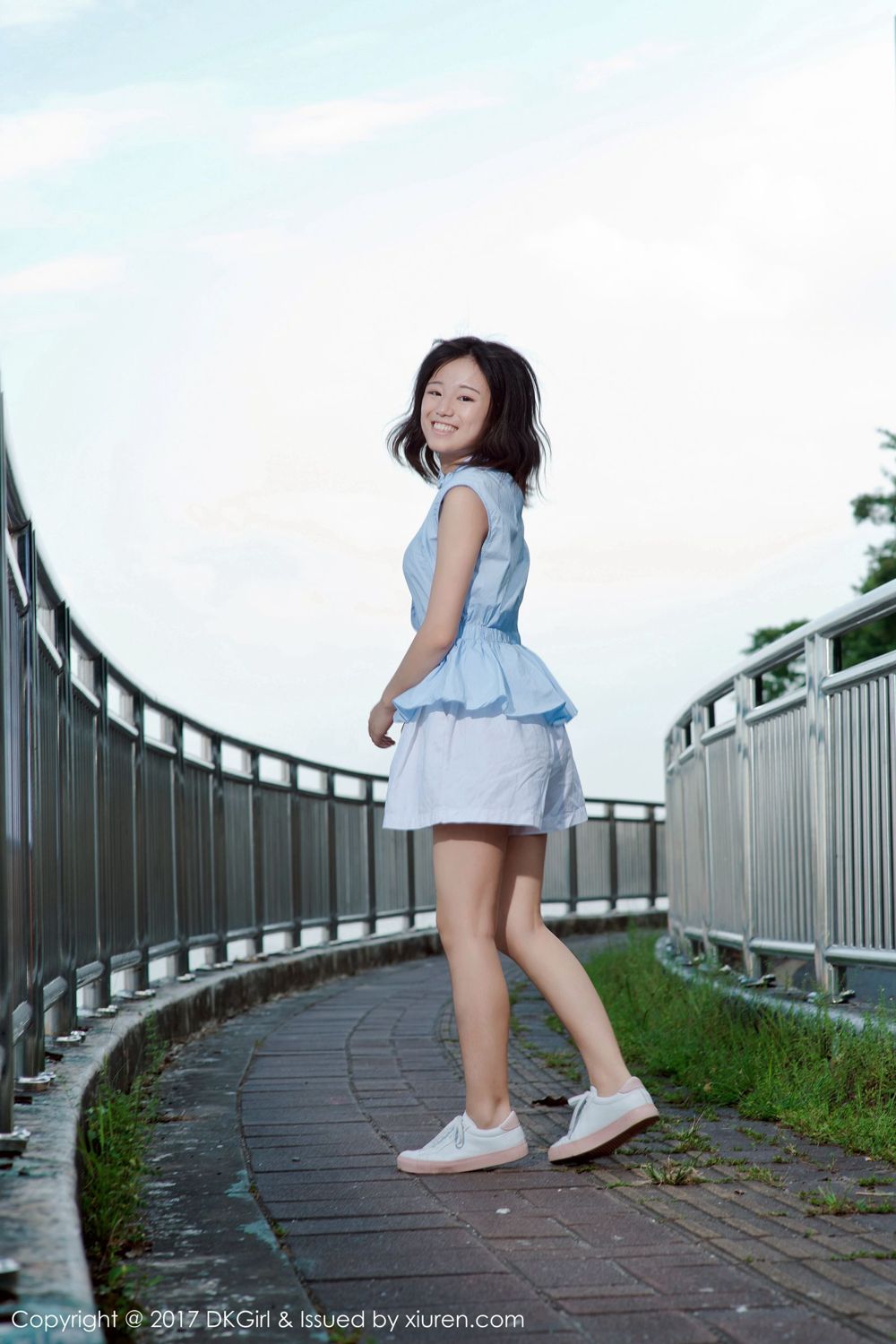 童颜美女仓井优香 户外露出江边场景