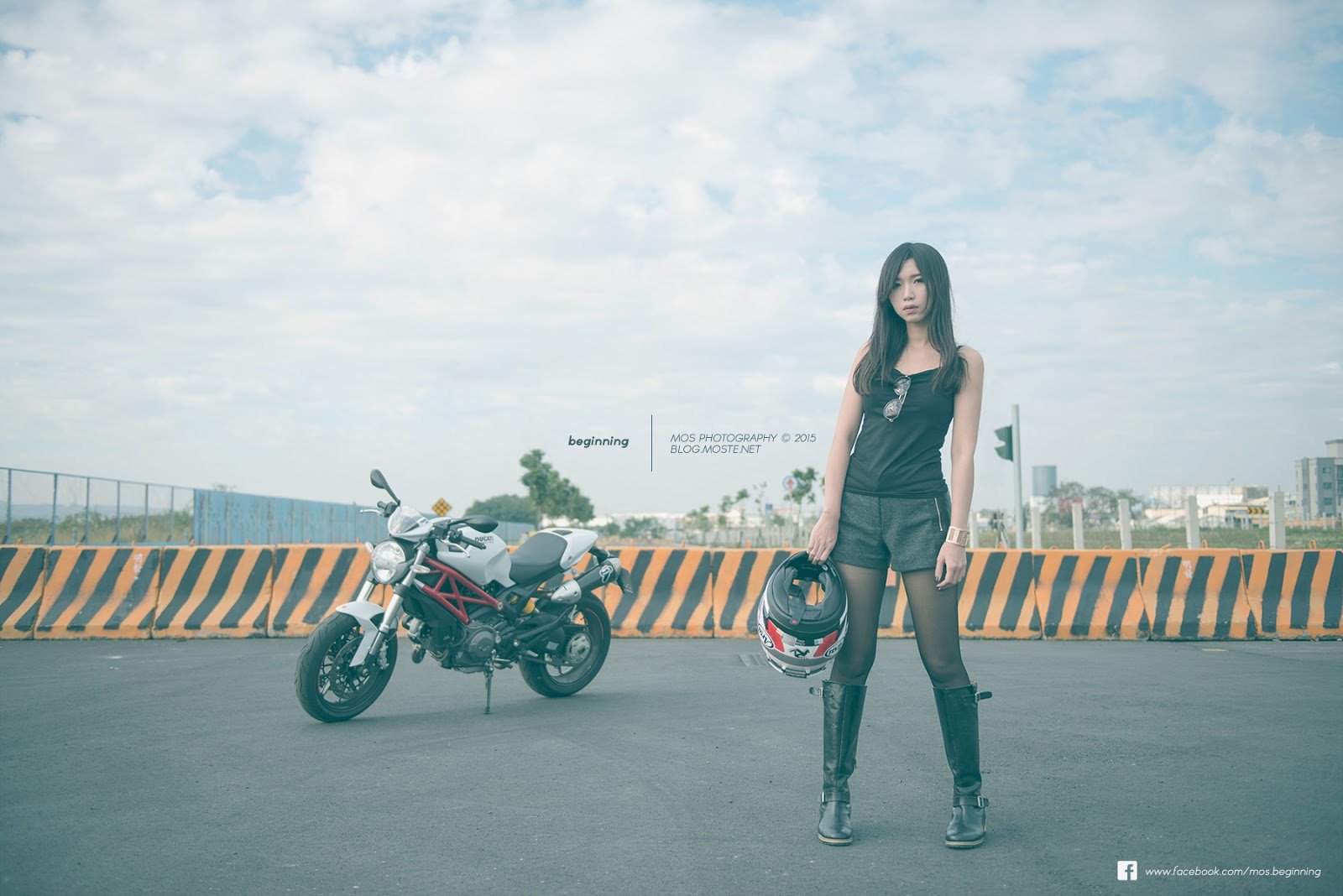 Ti Ti Yang- 重机与美女写真图集