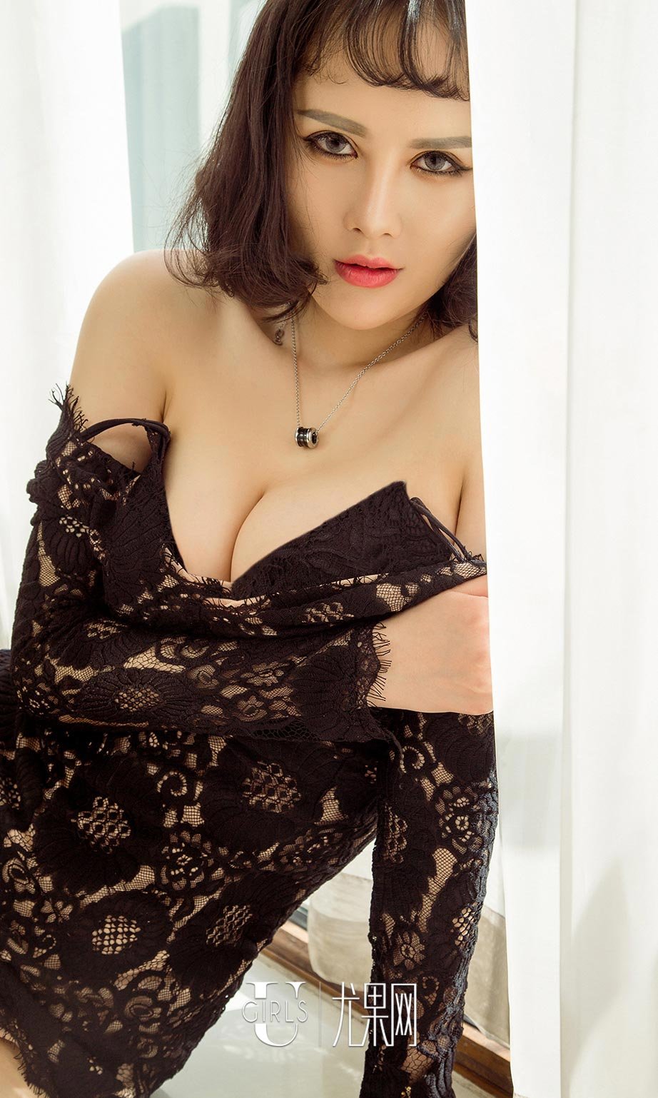 张纯- [尤果圈爱尤物]高清写真图 VOL.641 摩登女郎