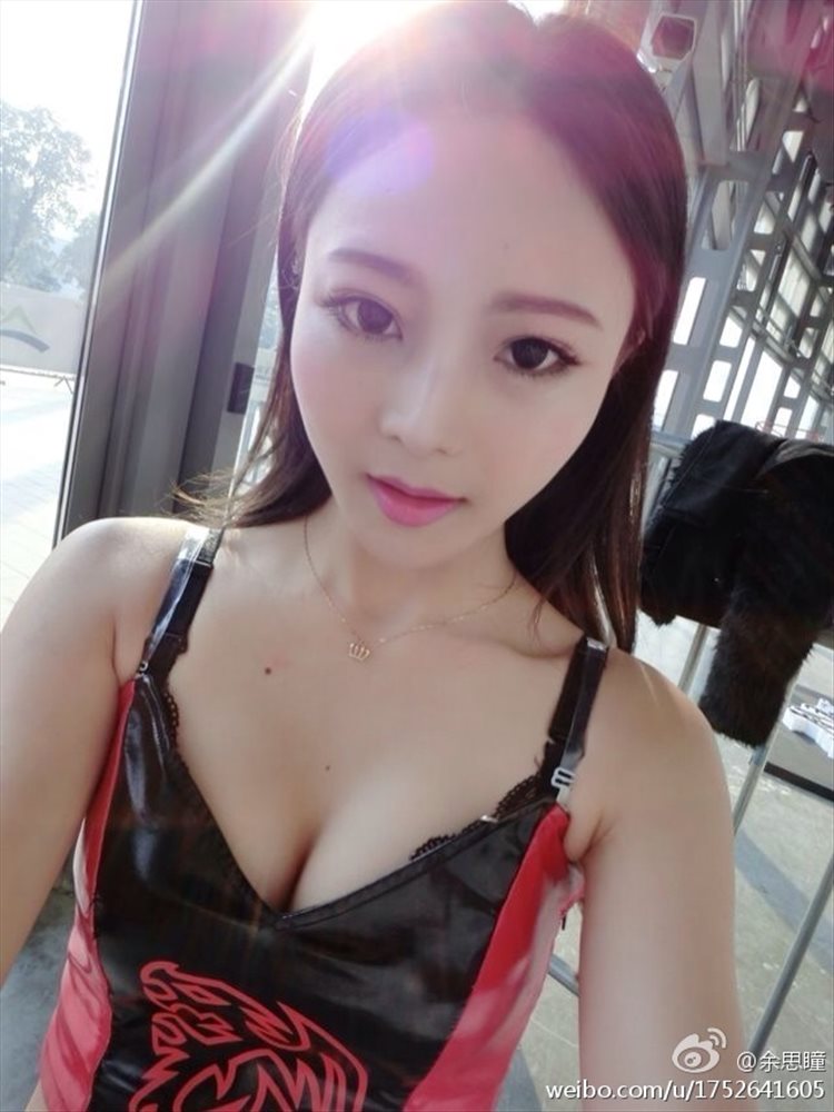 余思瞳- “咔哒女神”微博精选美图