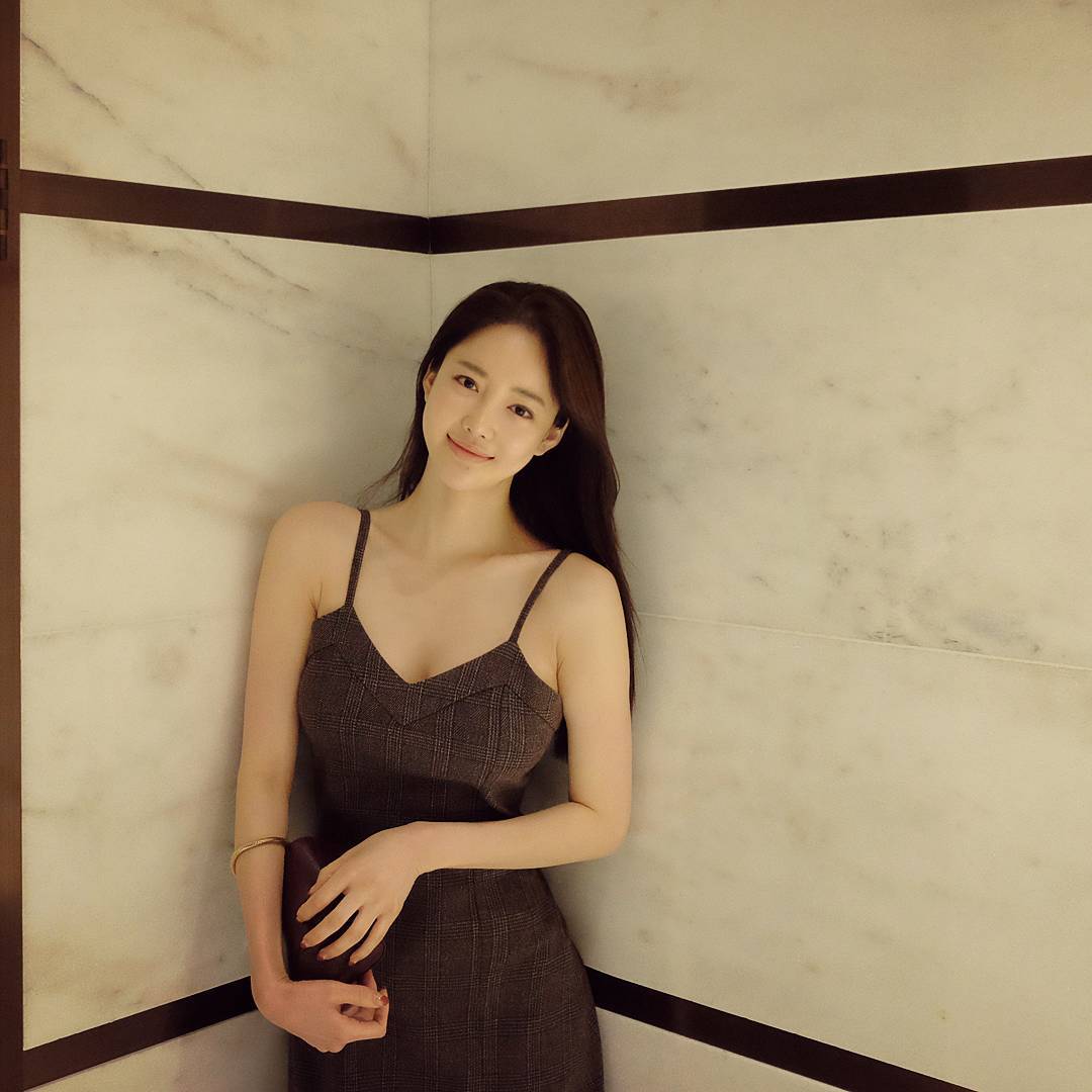 Ban Seo Jin- 南韩超正美腿模特儿
