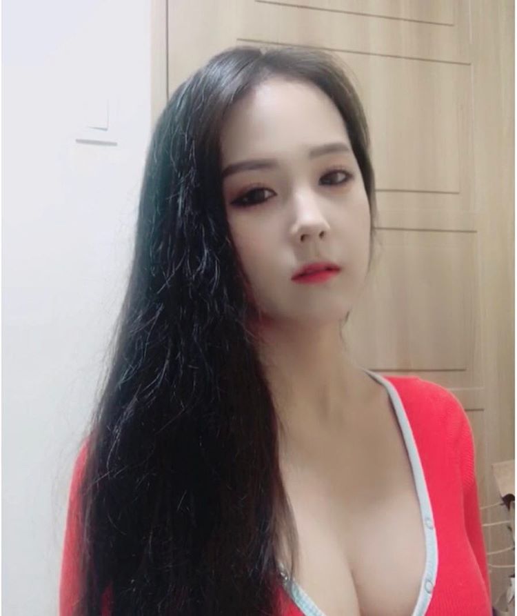 池仁月(지인월)- 萌气十足的奶牛妹子