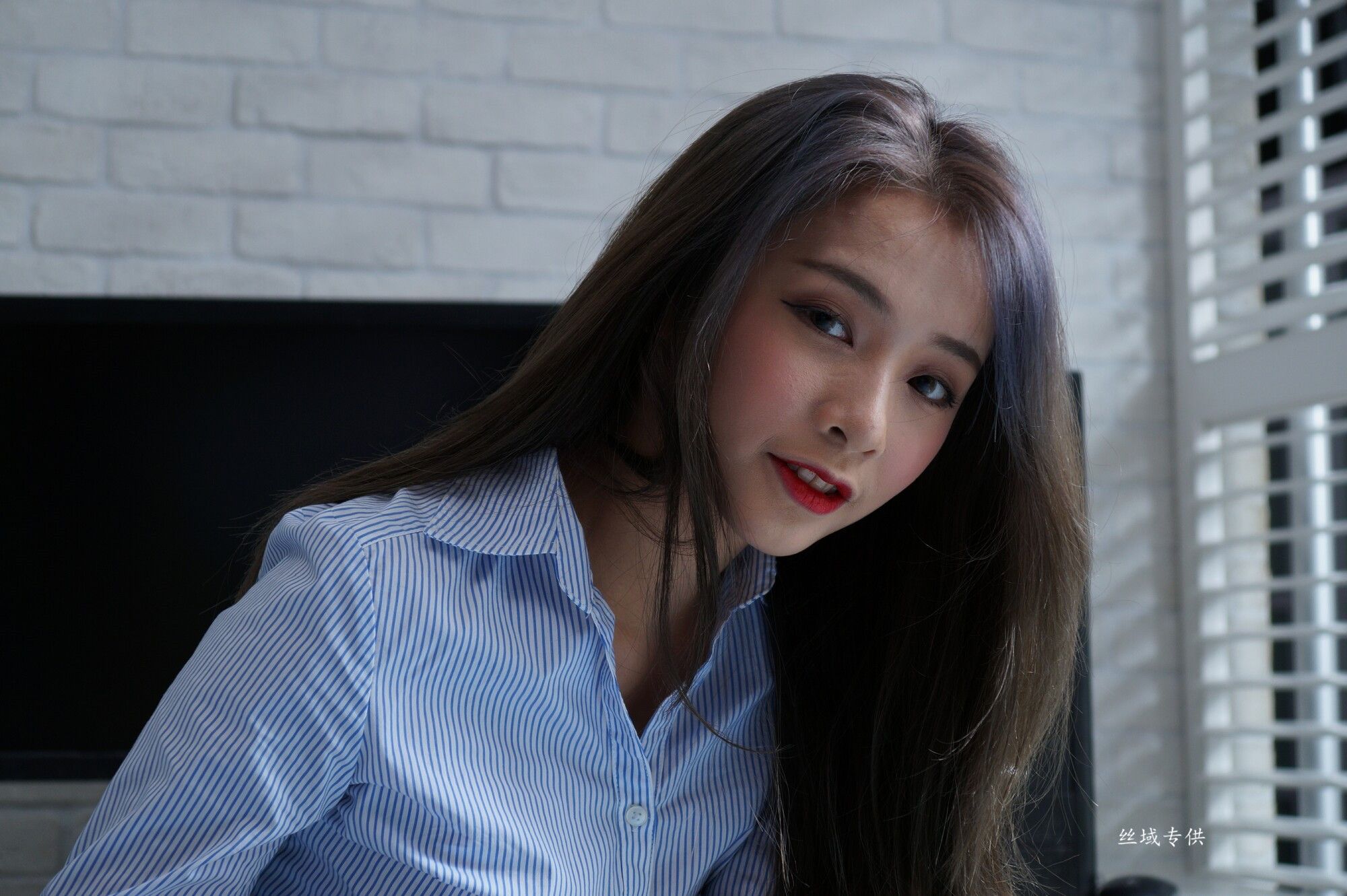 [台湾网美]高清写真图 萧卉君(闪亮亮Iris) OL