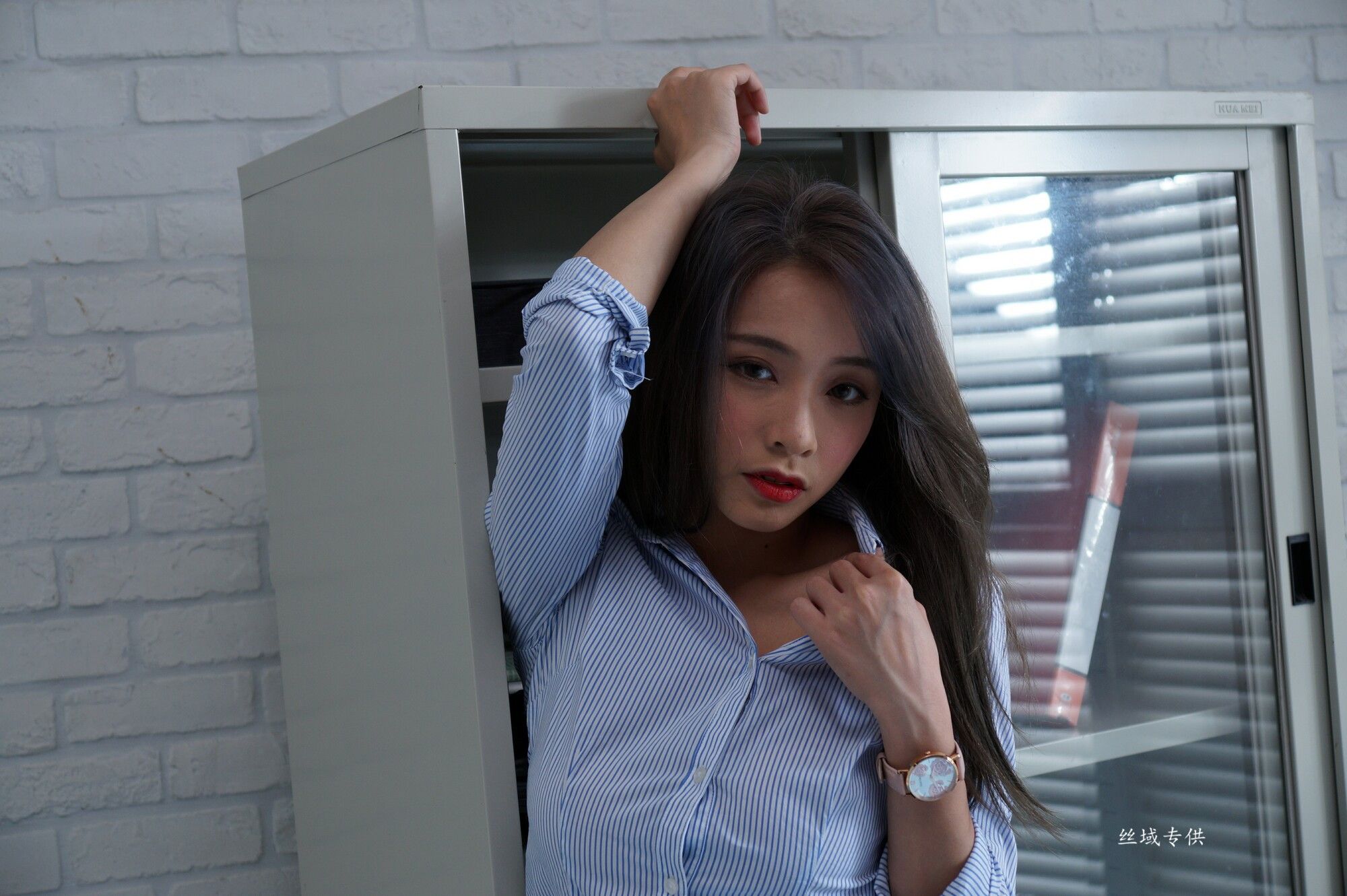 [台湾网美]高清写真图 萧卉君(闪亮亮Iris) OL