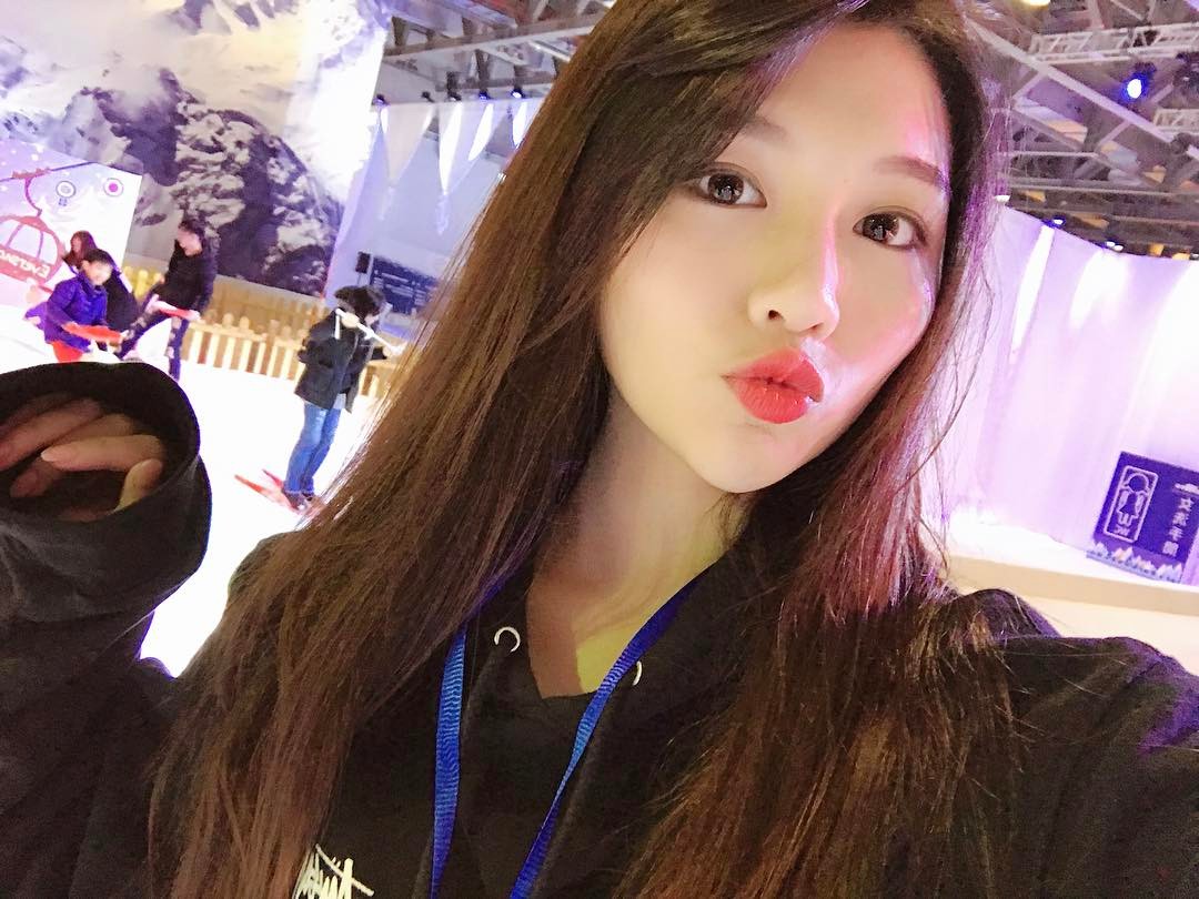黄乐乐- 飞机维修正妹私房照