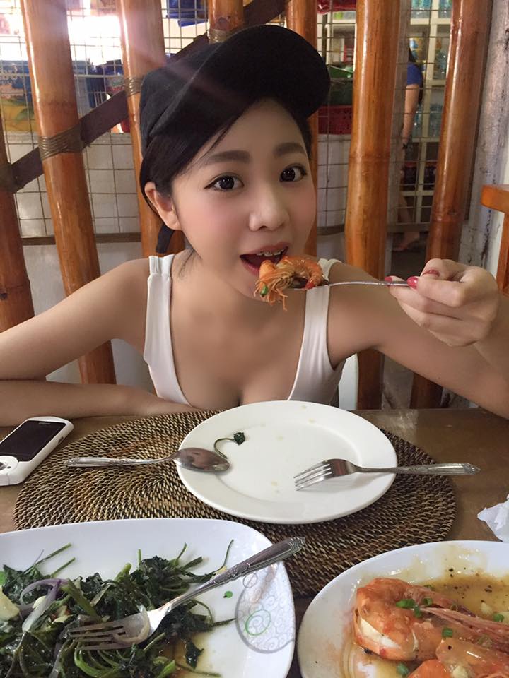 林舒舒- 短发牙套妹子也有好身材