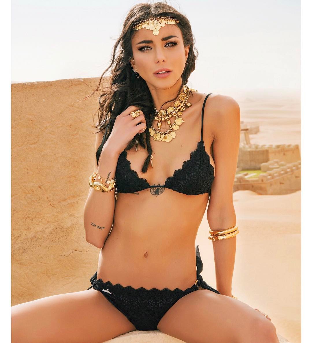 Chiara Biasi- 美食也不如火辣性感尤物