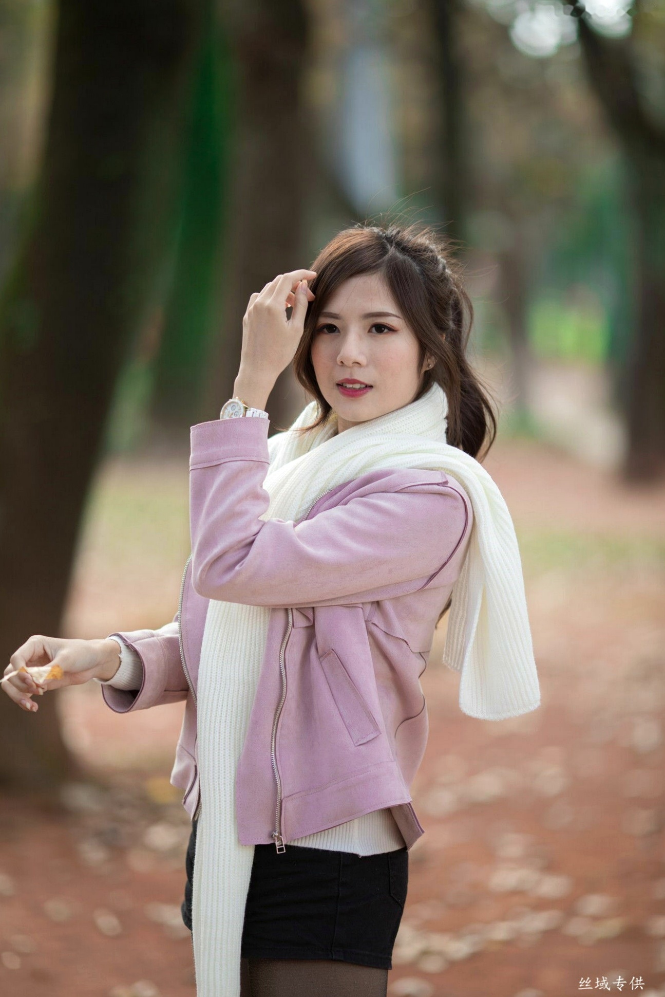Gallery - 台湾正妹方唯真《青年公园》唯美户外丝袜写真，清新甜美冬日时尚穿搭台湾清新气质户外治愈系 Chubby唯真女神私房照_秀色女神 - image 23