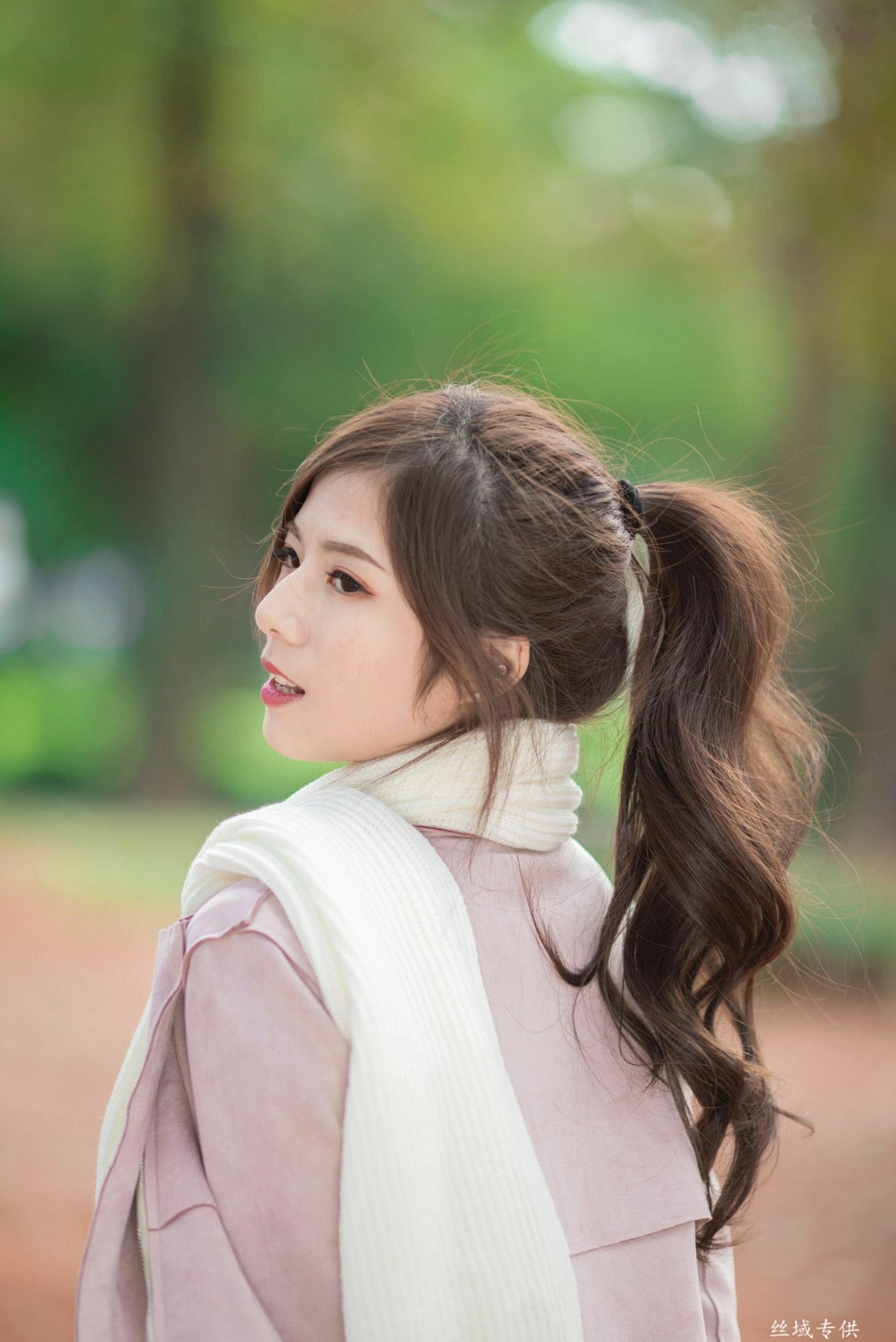 Gallery - 台湾正妹方唯真《青年公园》唯美户外丝袜写真，清新甜美冬日时尚穿搭台湾清新气质户外治愈系 Chubby唯真女神私房照_秀色女神 - image 31