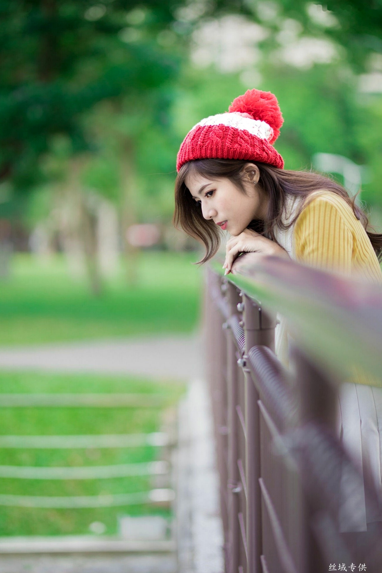 Gallery - 台湾正妹方唯真《青年公园》唯美户外丝袜写真，清新甜美冬日时尚穿搭台湾清新气质户外治愈系 Chubby唯真女神私房照_秀色女神 - image 43