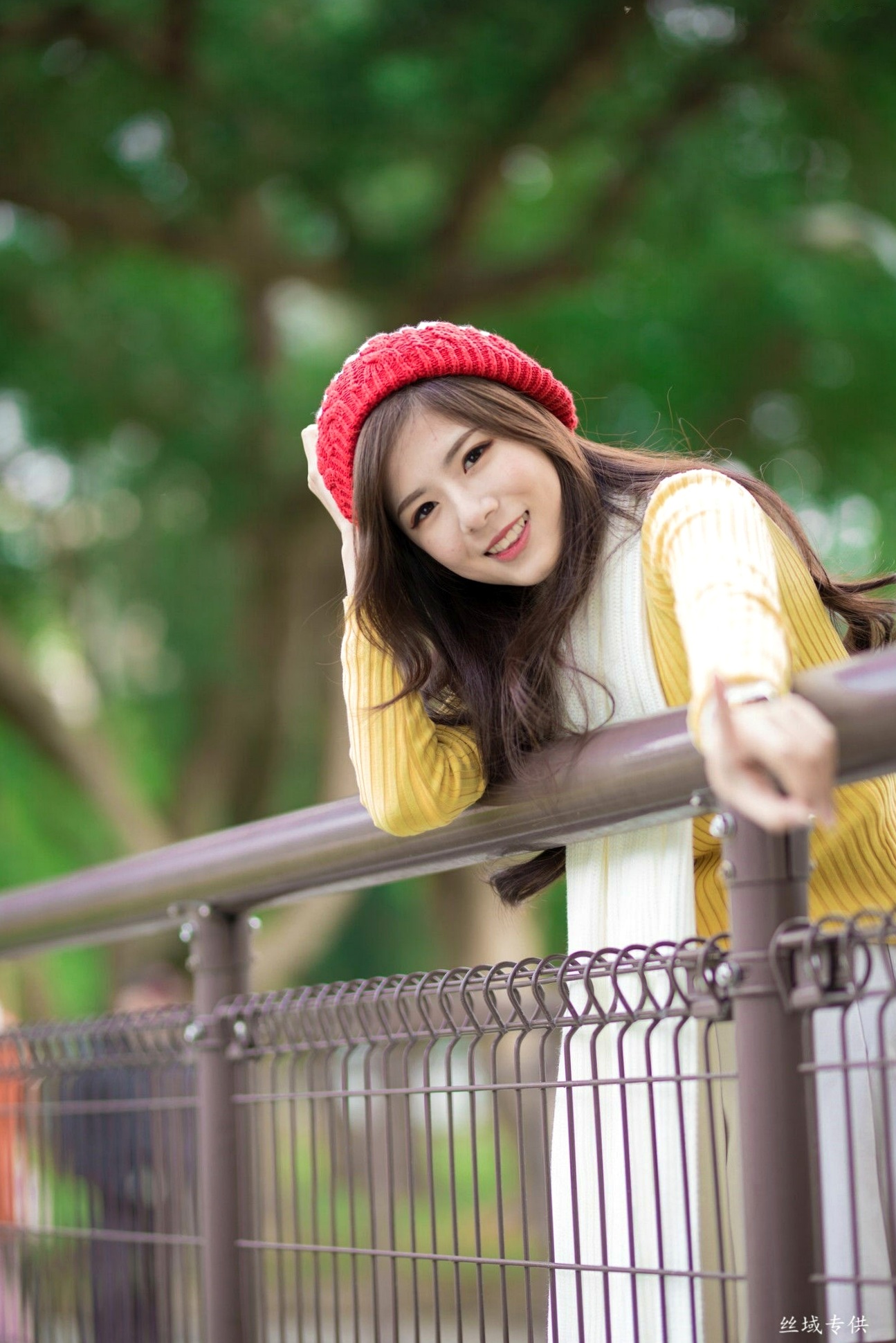 Gallery - 台湾正妹方唯真《青年公园》唯美户外丝袜写真，清新甜美冬日时尚穿搭台湾清新气质户外治愈系 Chubby唯真女神私房照_秀色女神 - image 49