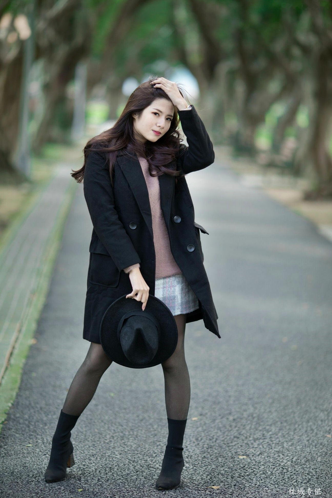 Gallery - 台湾正妹方唯真《青年公园》唯美户外丝袜写真，清新甜美冬日时尚穿搭台湾清新气质户外治愈系 Chubby唯真女神私房照_秀色女神 - image 72