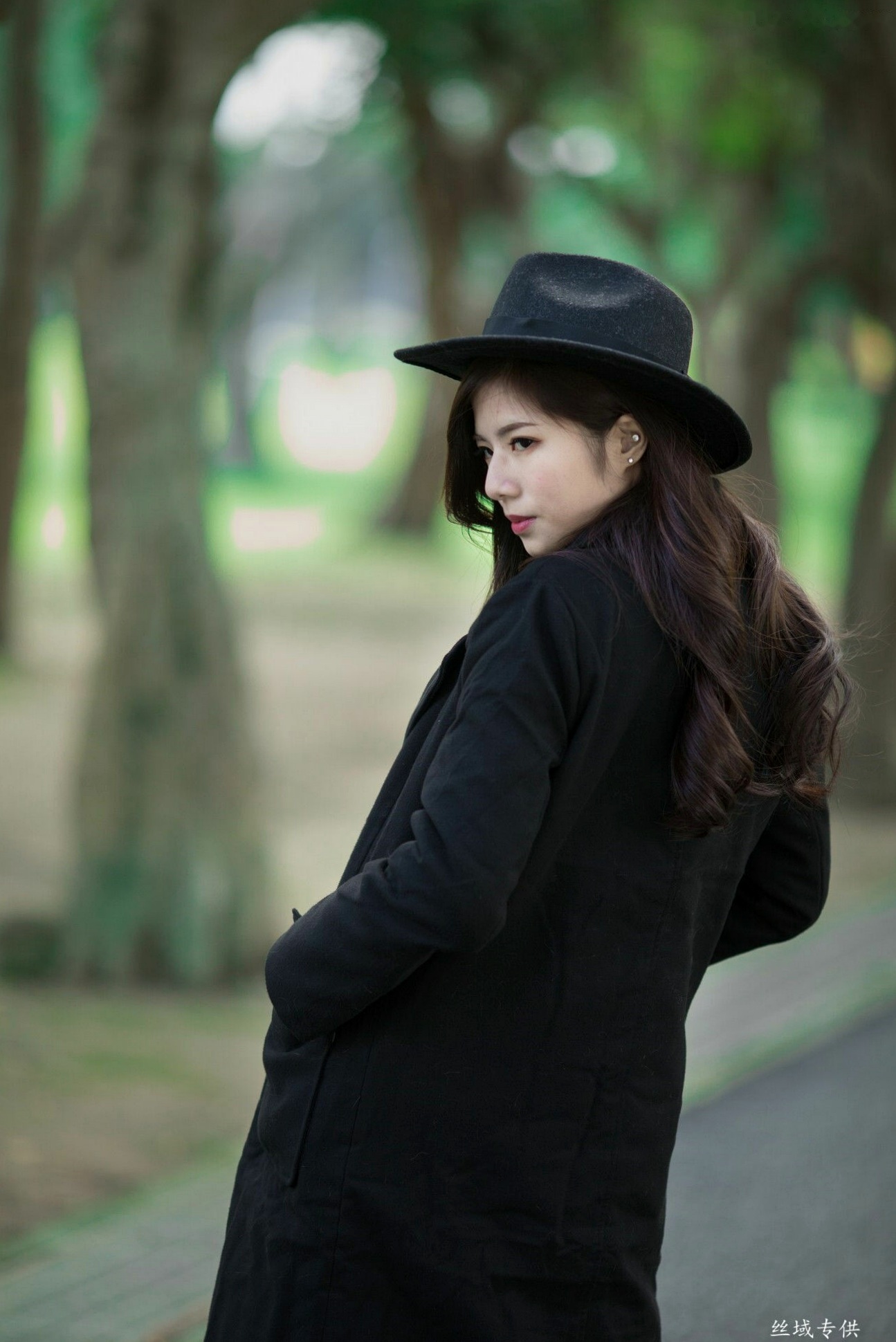Gallery - 台湾正妹方唯真《青年公园》唯美户外丝袜写真，清新甜美冬日时尚穿搭台湾清新气质户外治愈系 Chubby唯真女神私房照_秀色女神 - image 75