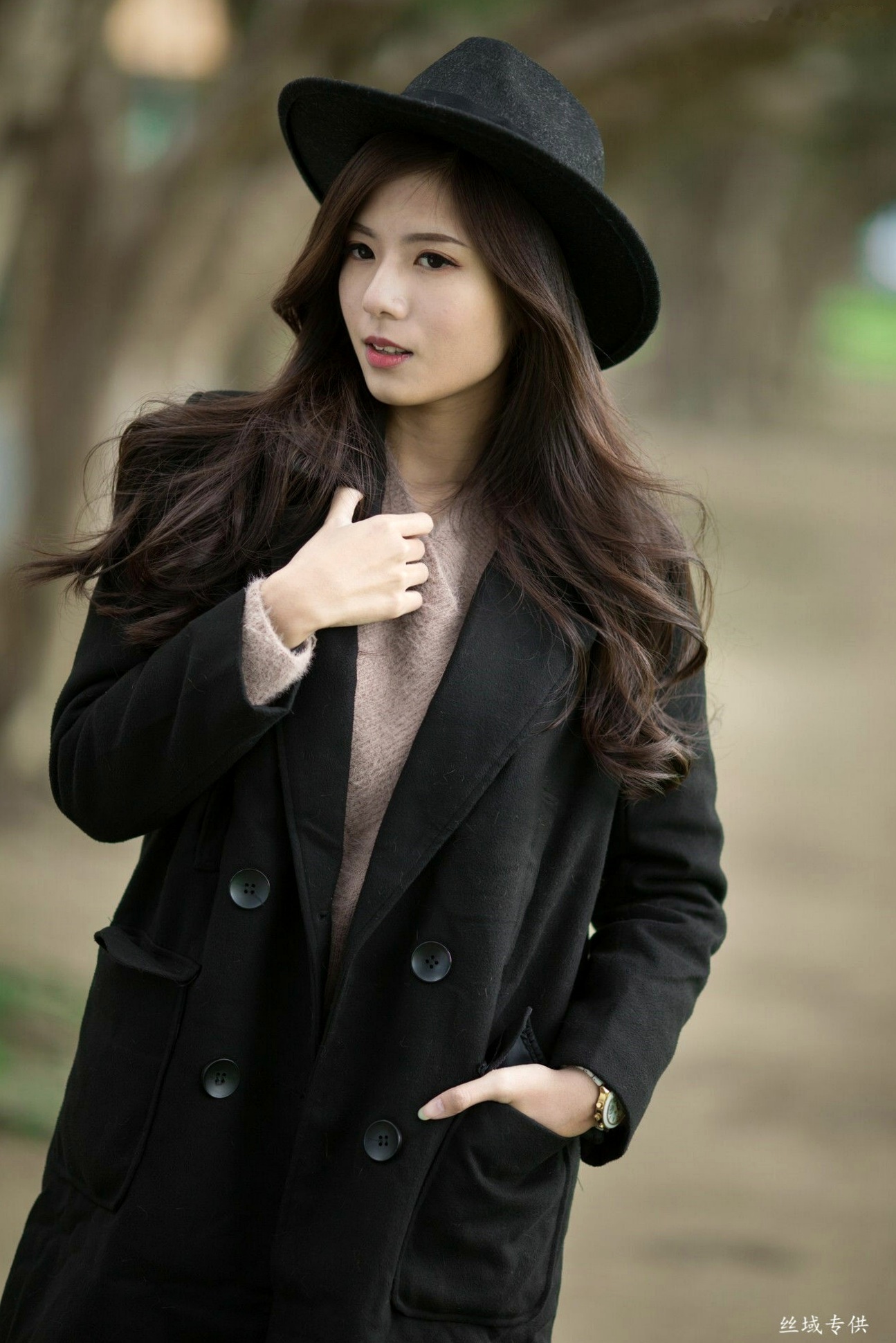 Gallery - 台湾正妹方唯真《青年公园》唯美户外丝袜写真，清新甜美冬日时尚穿搭台湾清新气质户外治愈系 Chubby唯真女神私房照_秀色女神 - image 84