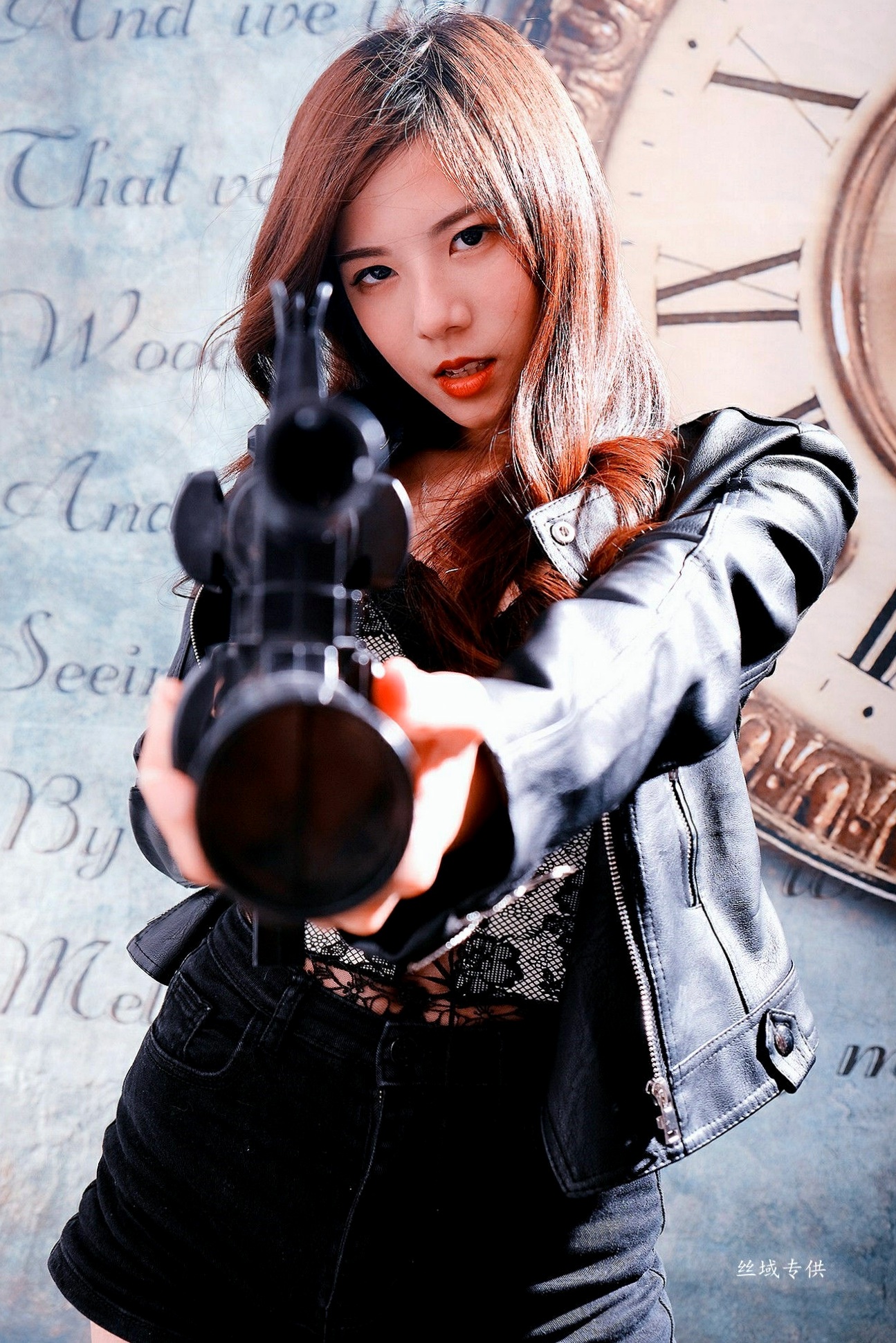 Gallery - 台湾正妹方唯真Chubby写真集：俏厨娘居家清新风与酷飒女警制服诱惑系列台湾制服角色扮演清纯气质 Chubby唯真女神私房照_秀色女神 - image 41