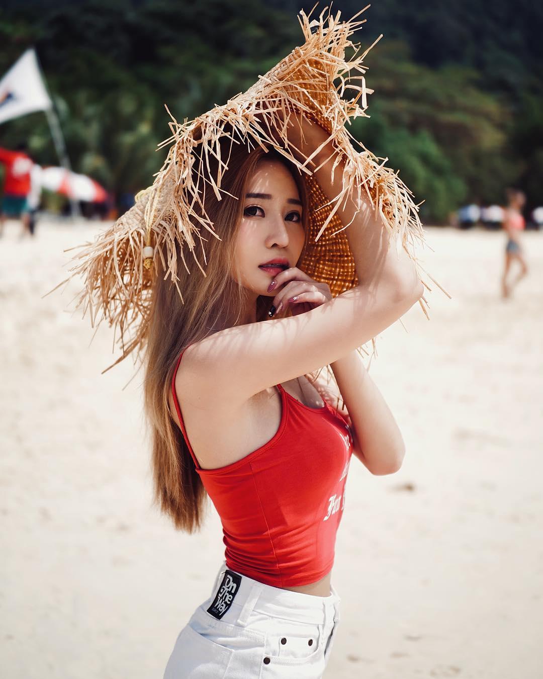 满满福利！超优质「沙滩妹」身材好诱惑
