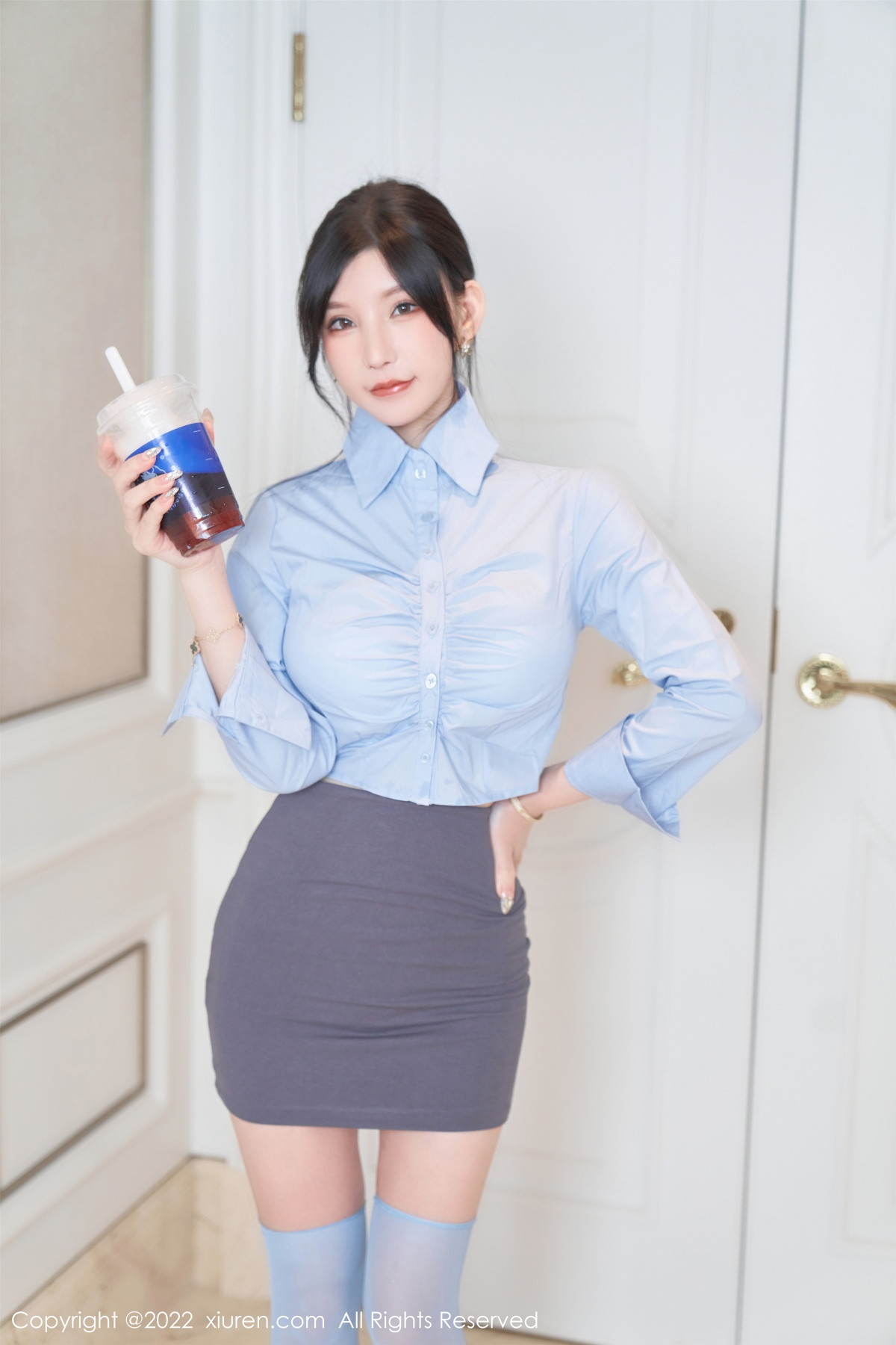 [XiuRen]高清写真图 2022.11.04 No.5812 周于希Sally 短裙美臀