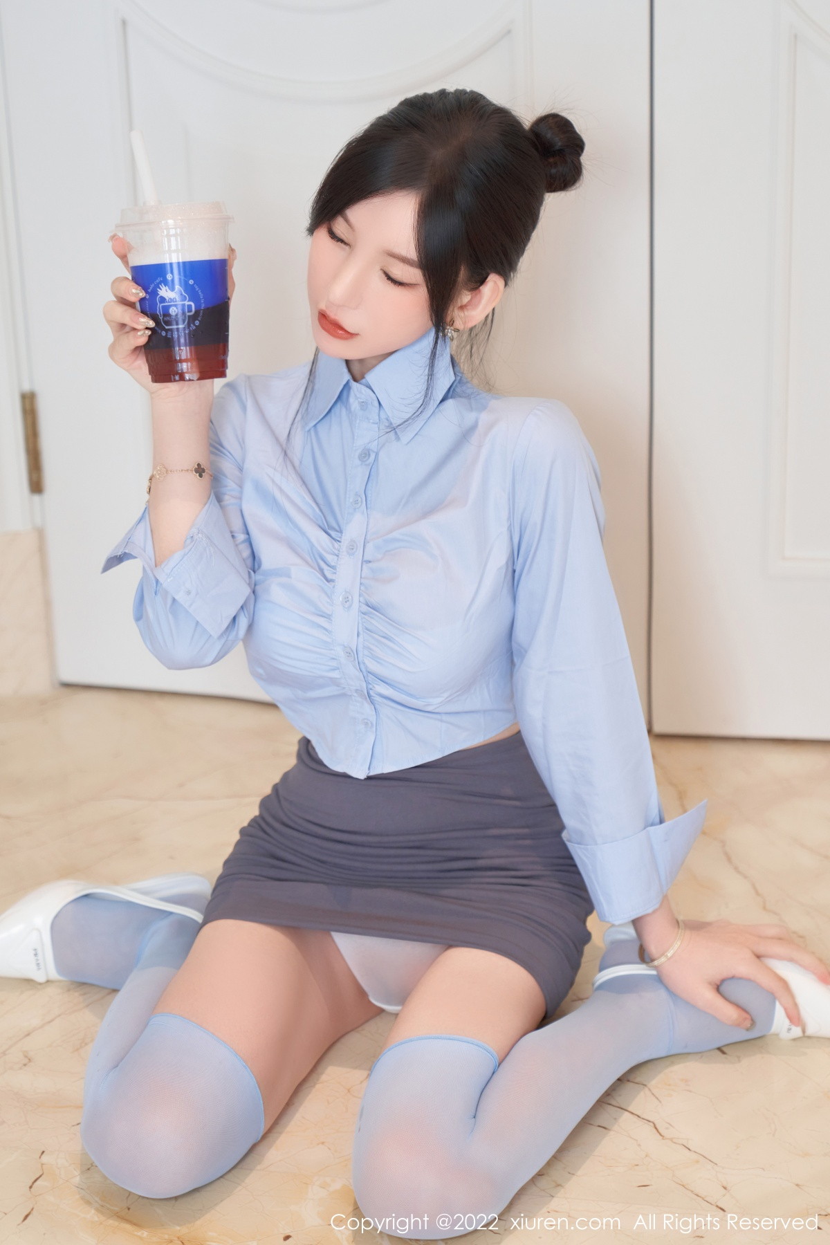 [XiuRen]高清写真图 2022.11.04 No.5812 周于希Sally 短裙美臀