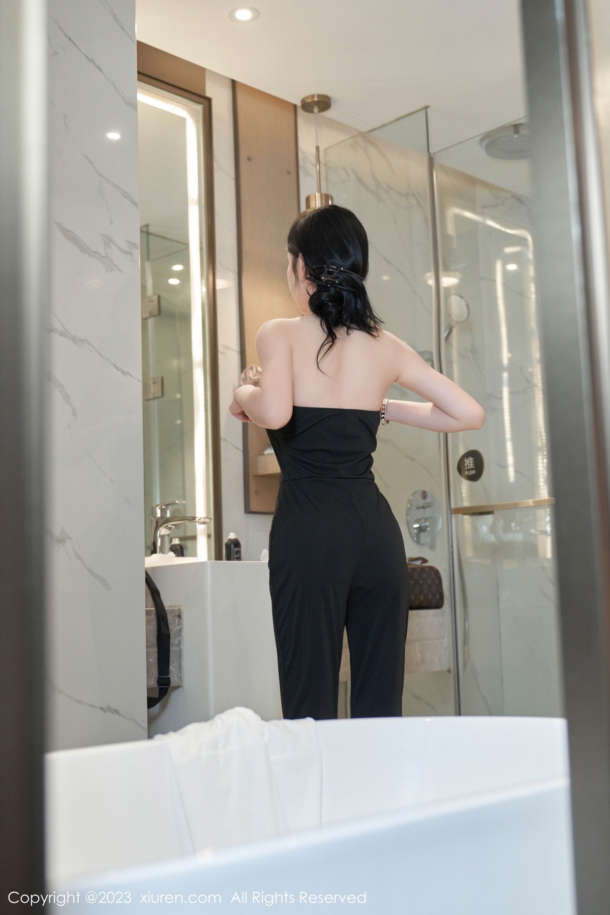 [XiuRen]高清写真图 2023.08.25 No.7289 周于希Sally 丰腴美臀