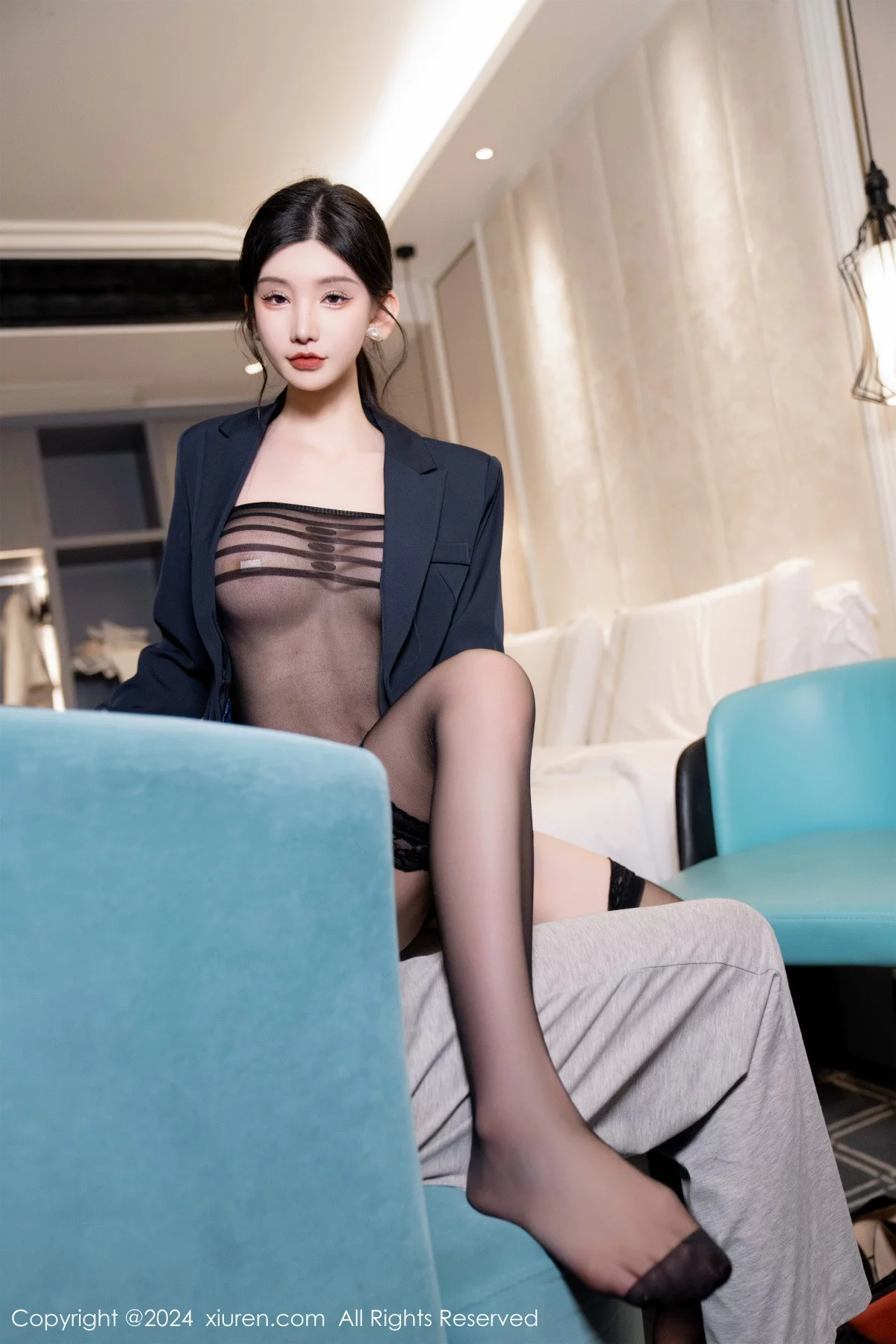[XiuRen]高清写真图 2024.01.12 No.7956 周于希Sally 丝袜试穿