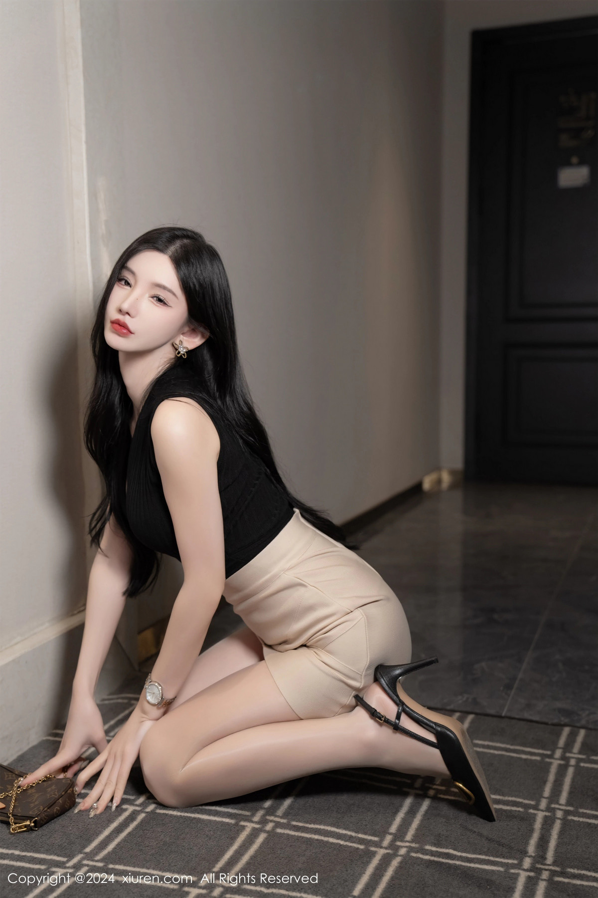 [XiuRen]高清写真图 2024.02.02 No.8057 周于希Sally 短裙美臂