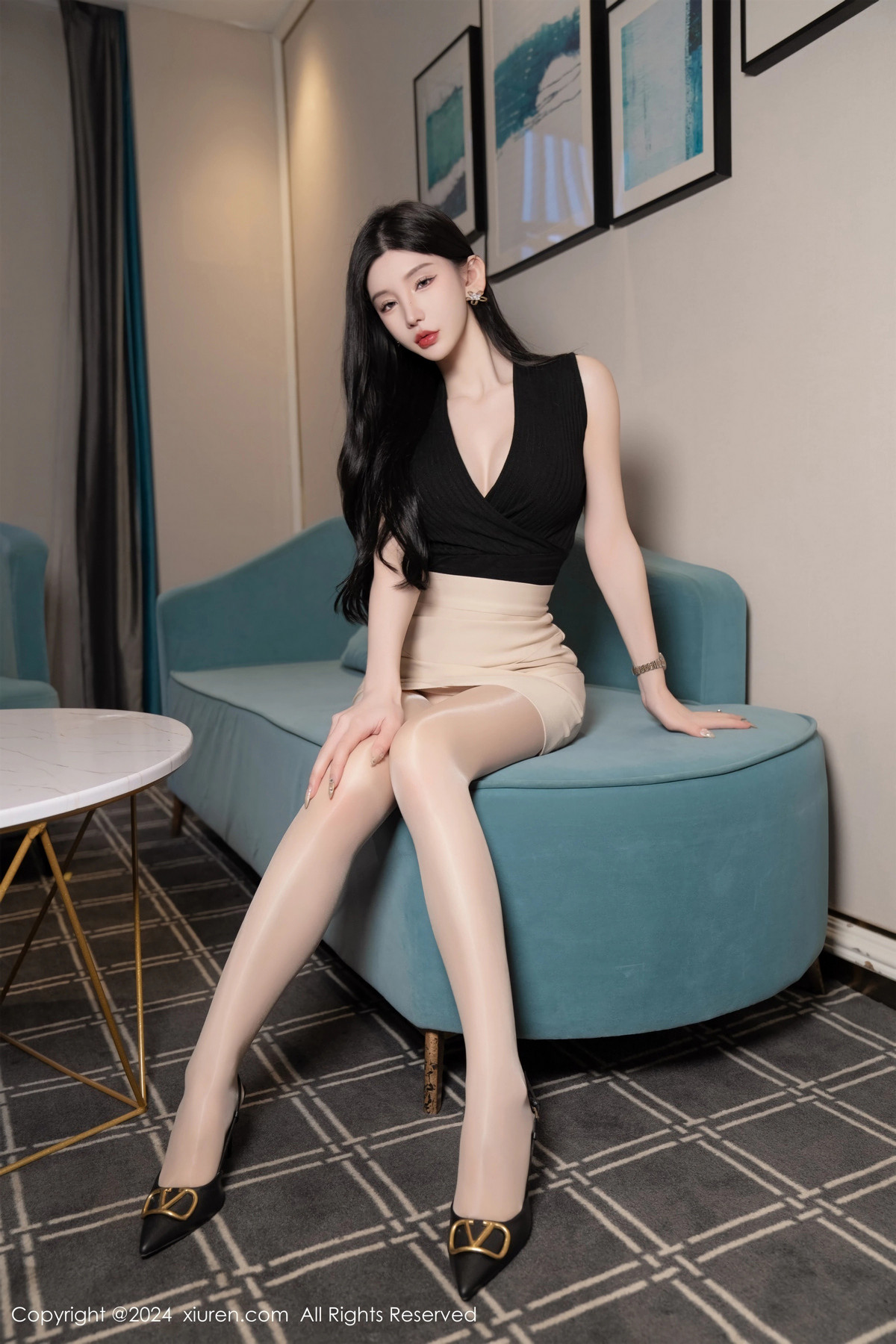 [XiuRen]高清写真图 2024.02.02 No.8057 周于希Sally 短裙美臂