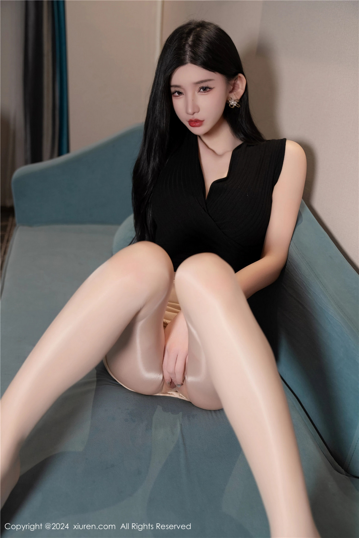 [XiuRen]高清写真图 2024.02.02 No.8057 周于希Sally 短裙美臂