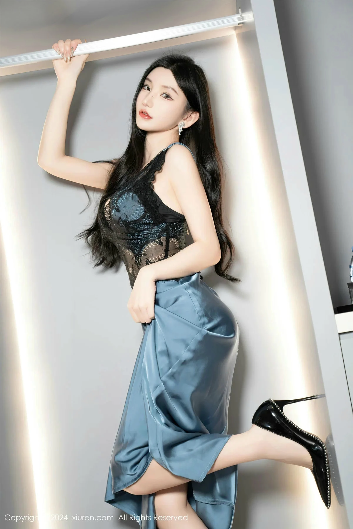 [XiuRen]高清写真图 2024.03.15 No.8242 周于希Sally 美腿黑丝