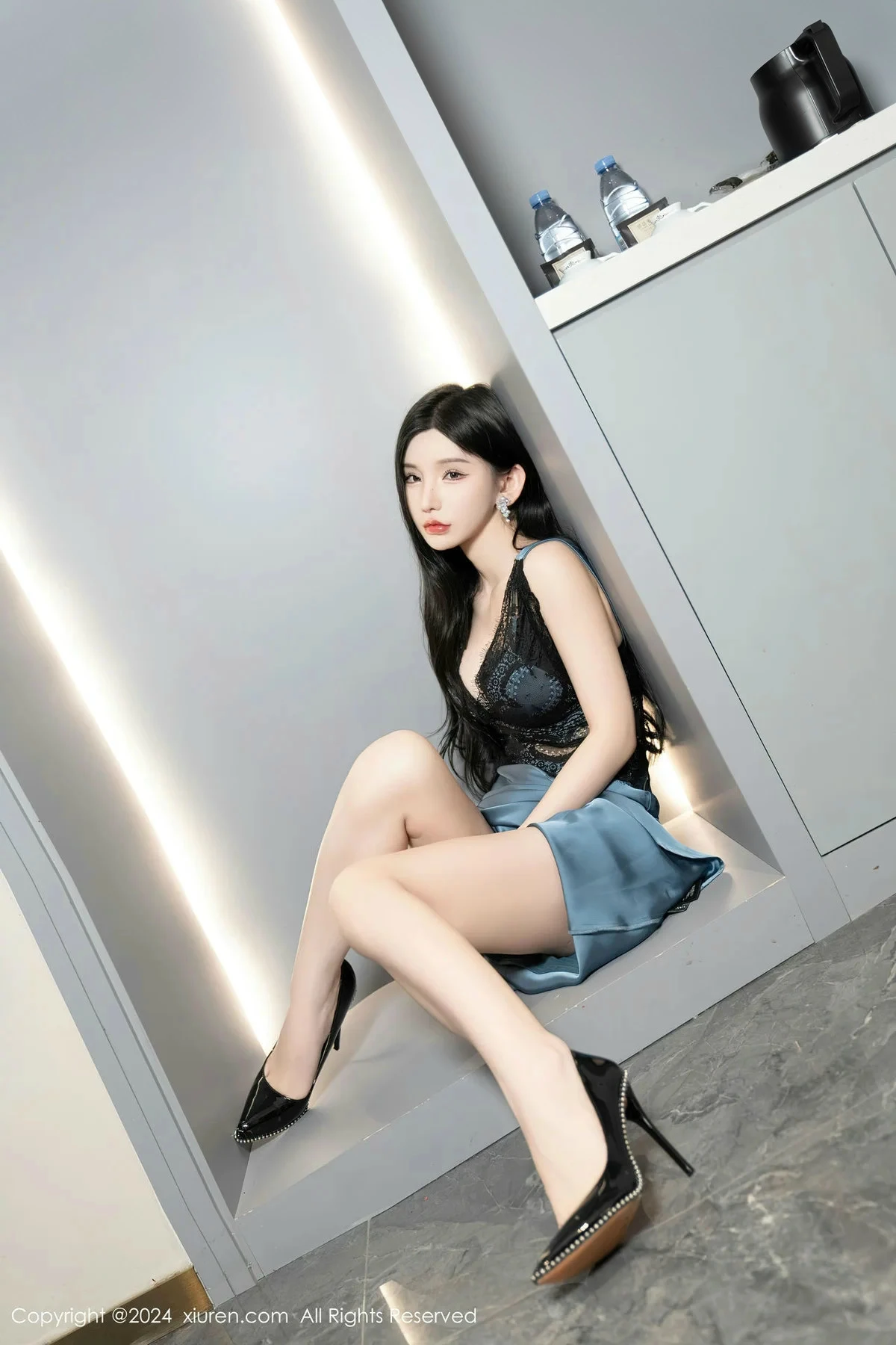 [XiuRen]高清写真图 2024.03.15 No.8242 周于希Sally 美腿黑丝