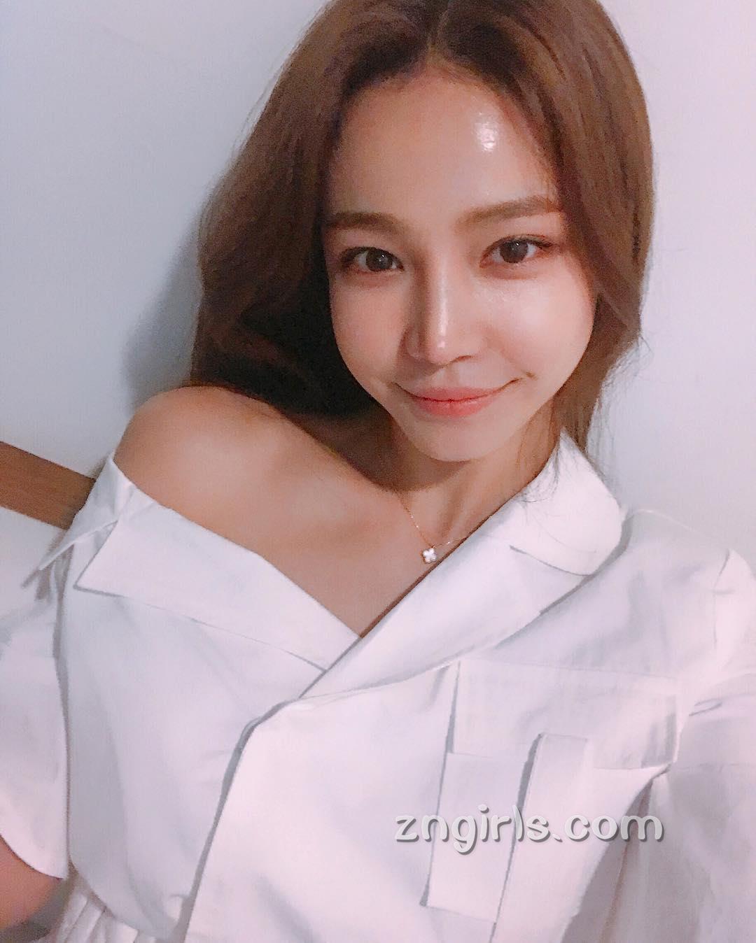 韩国超正模特池允美 简直就是衣服架子