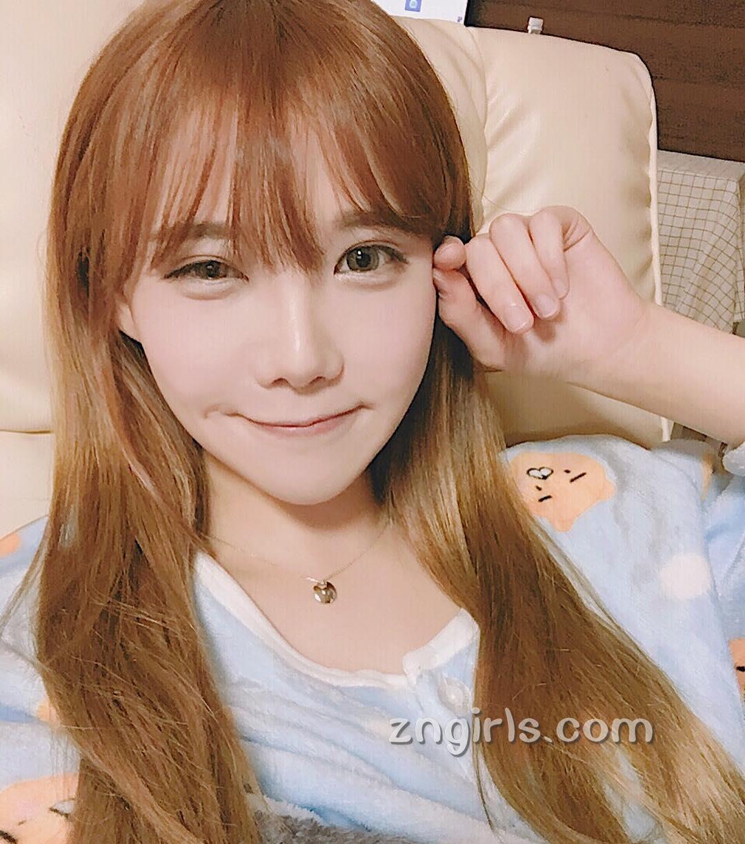 韩国萝莉料理家素珍 倾心于各种美食小吃