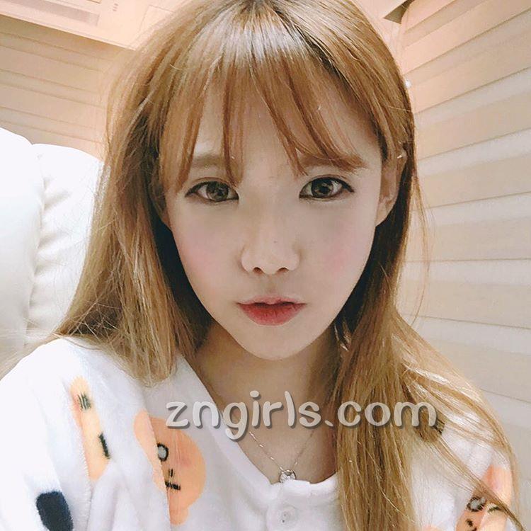 韩国萝莉料理家素珍 倾心于各种美食小吃